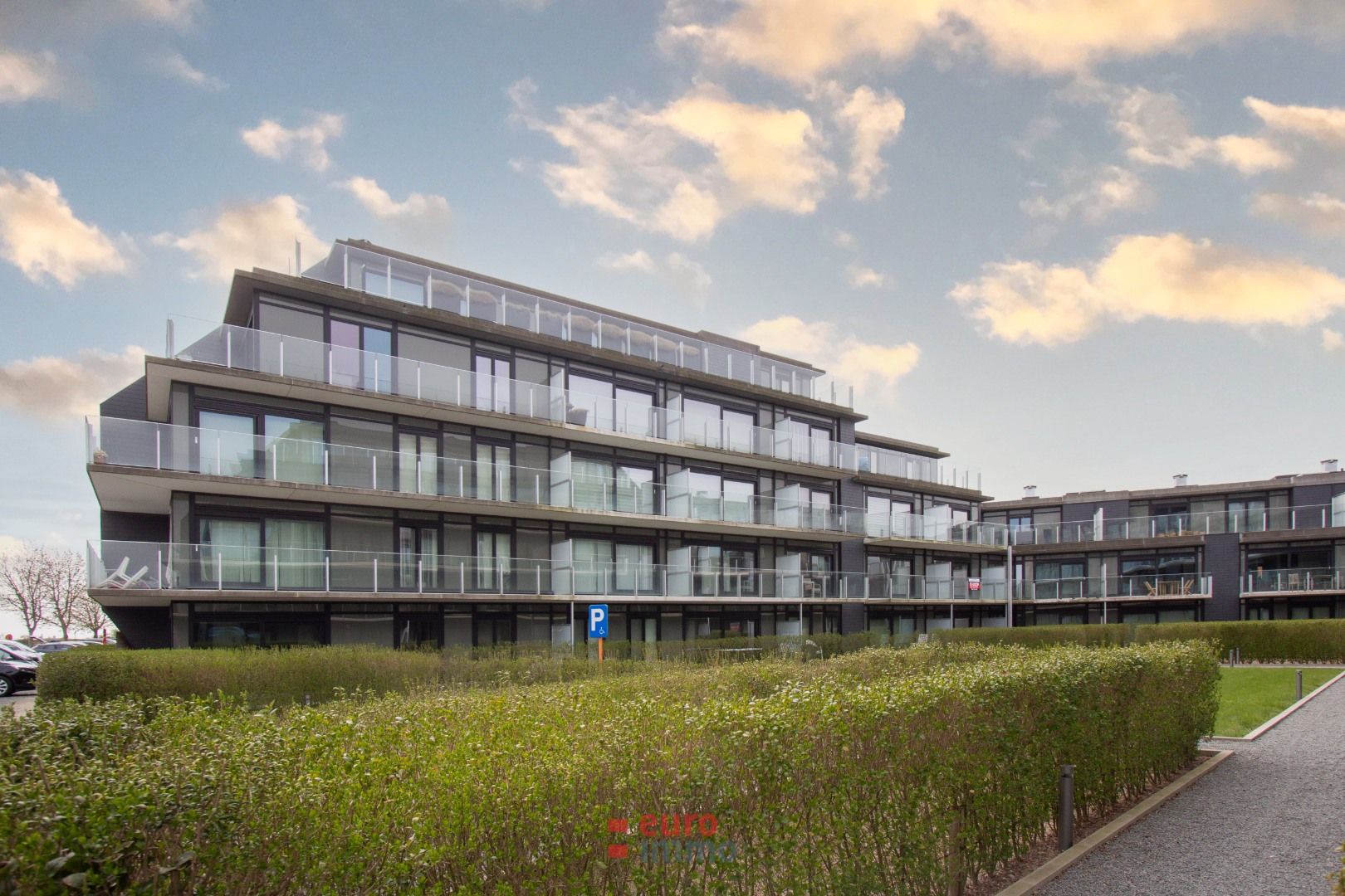 Ruime garagebox langs de waterlijn van Nieuwpoort-Stad! foto 9
