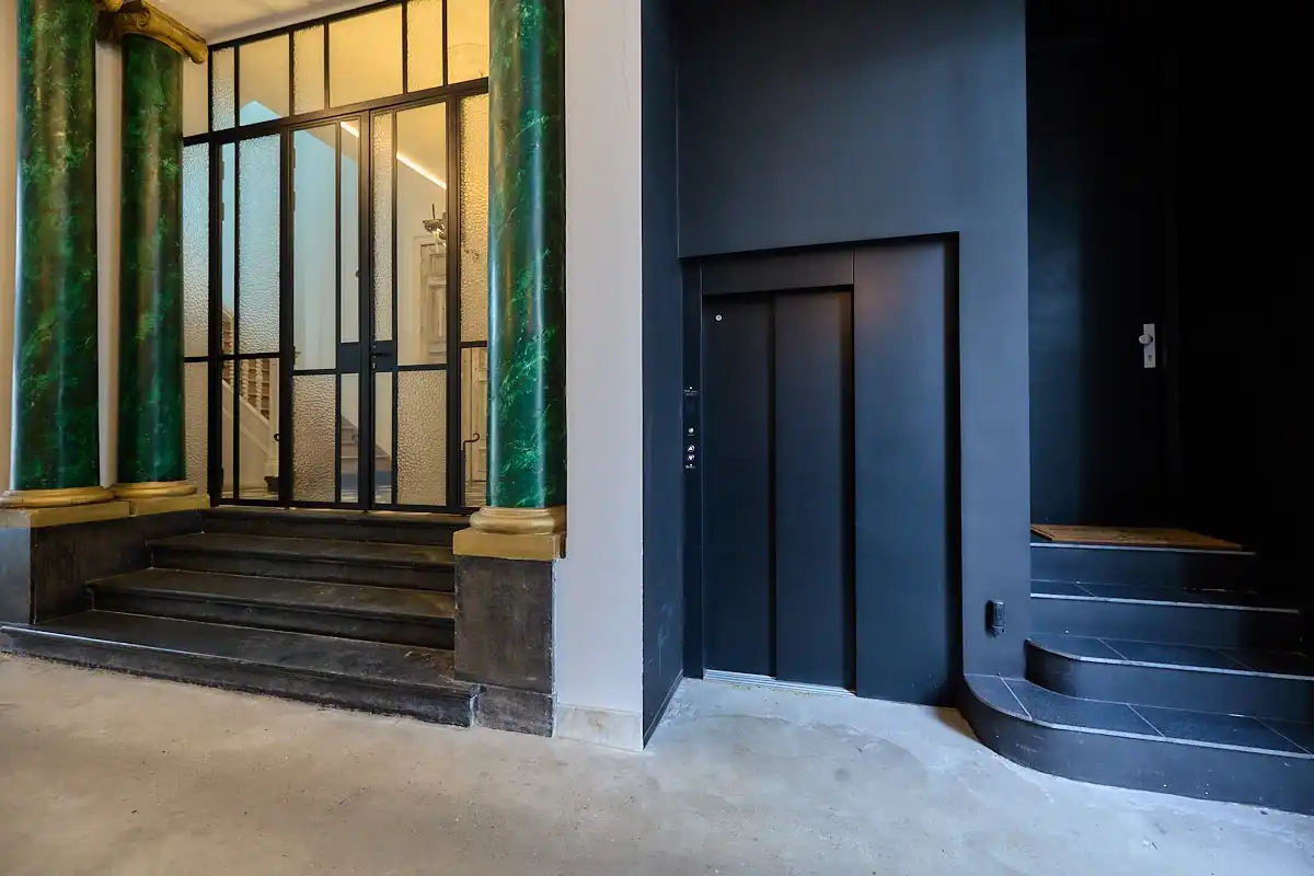Exceptioneel en luxueus gerenoveerd 19e eeuws appartement midden in de binnenstad. foto 9
