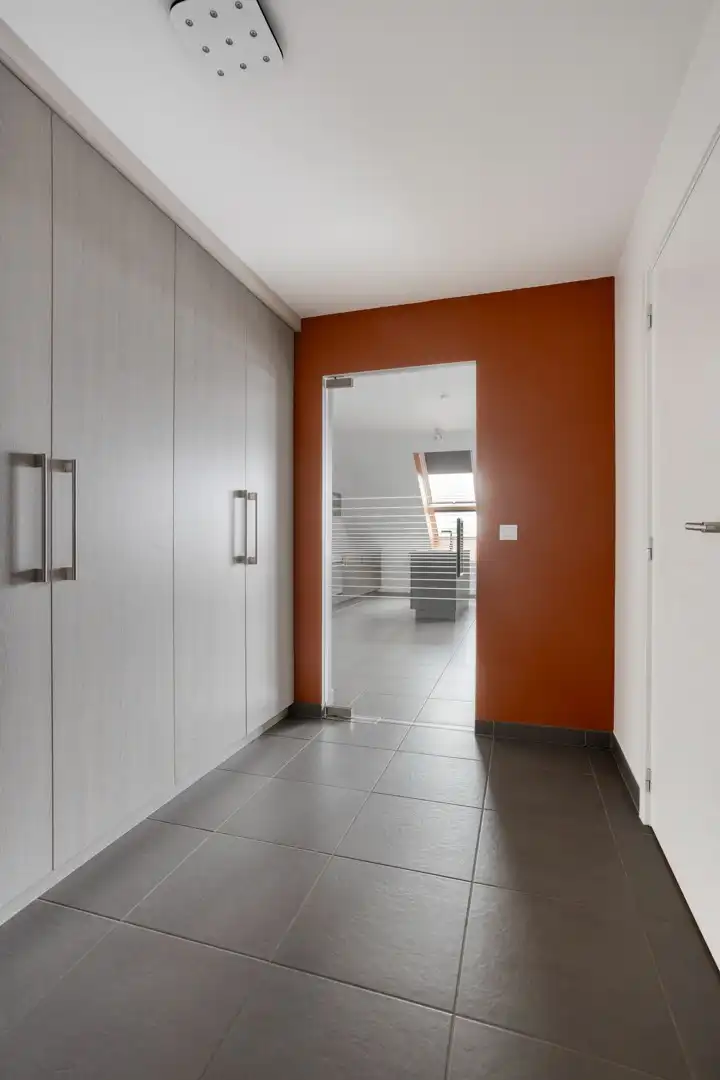 Lichtrijk appartement met parking foto 5