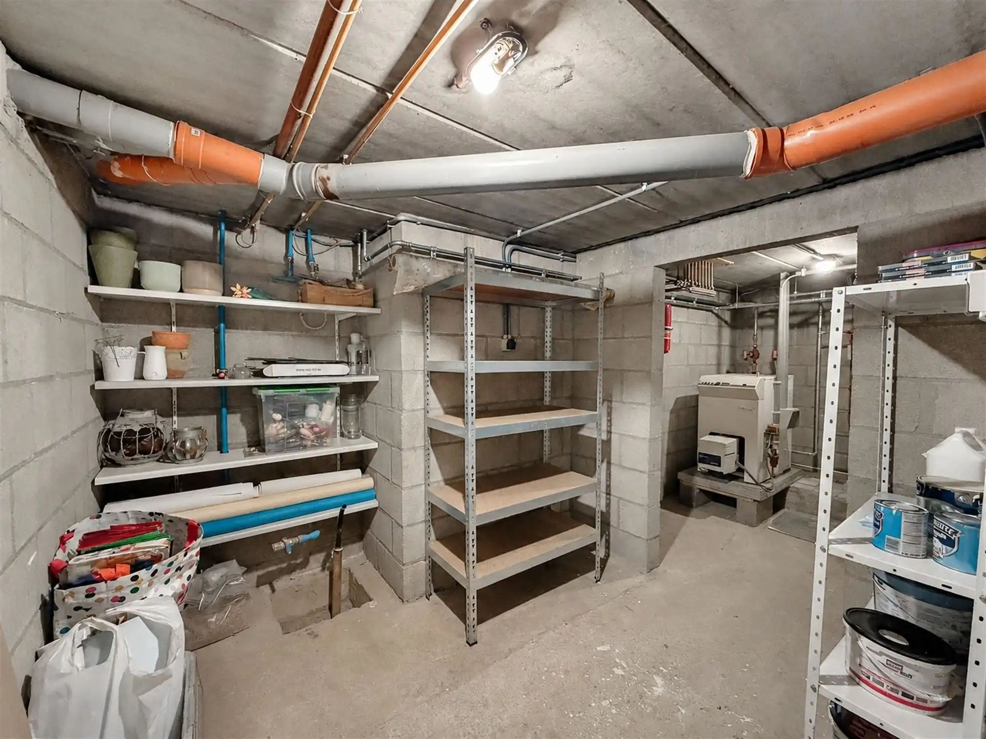 Verrassend ruime gezinswoning met 4 slaapkamers, kelder, zolder en een grote inpandige garage! foto 28