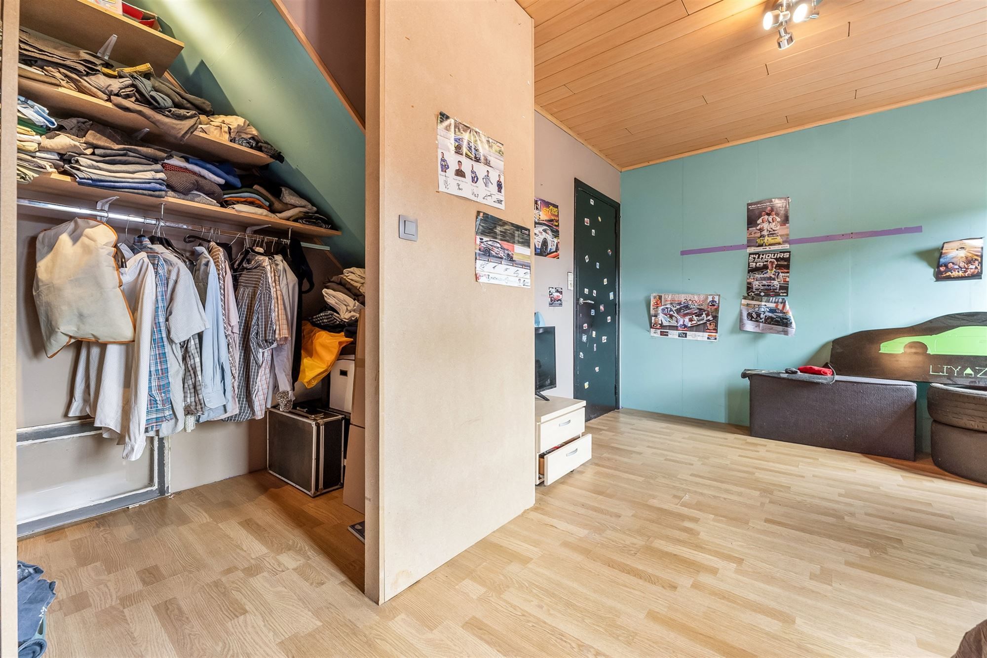 TE RENOVEREN WONING OP 12A86CA MET  RUSTIGE DOCH CENTRALE LIGGING IN STAL foto 12