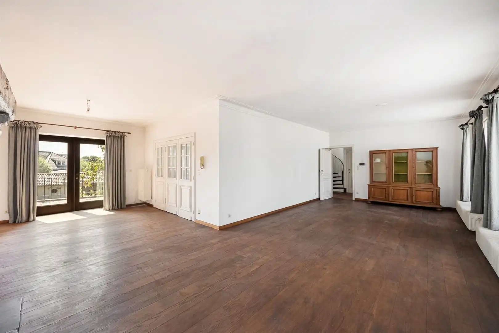 Grote woning in de dorpskern, met tuin en achter-uitweg. 'Must-see'! foto 3