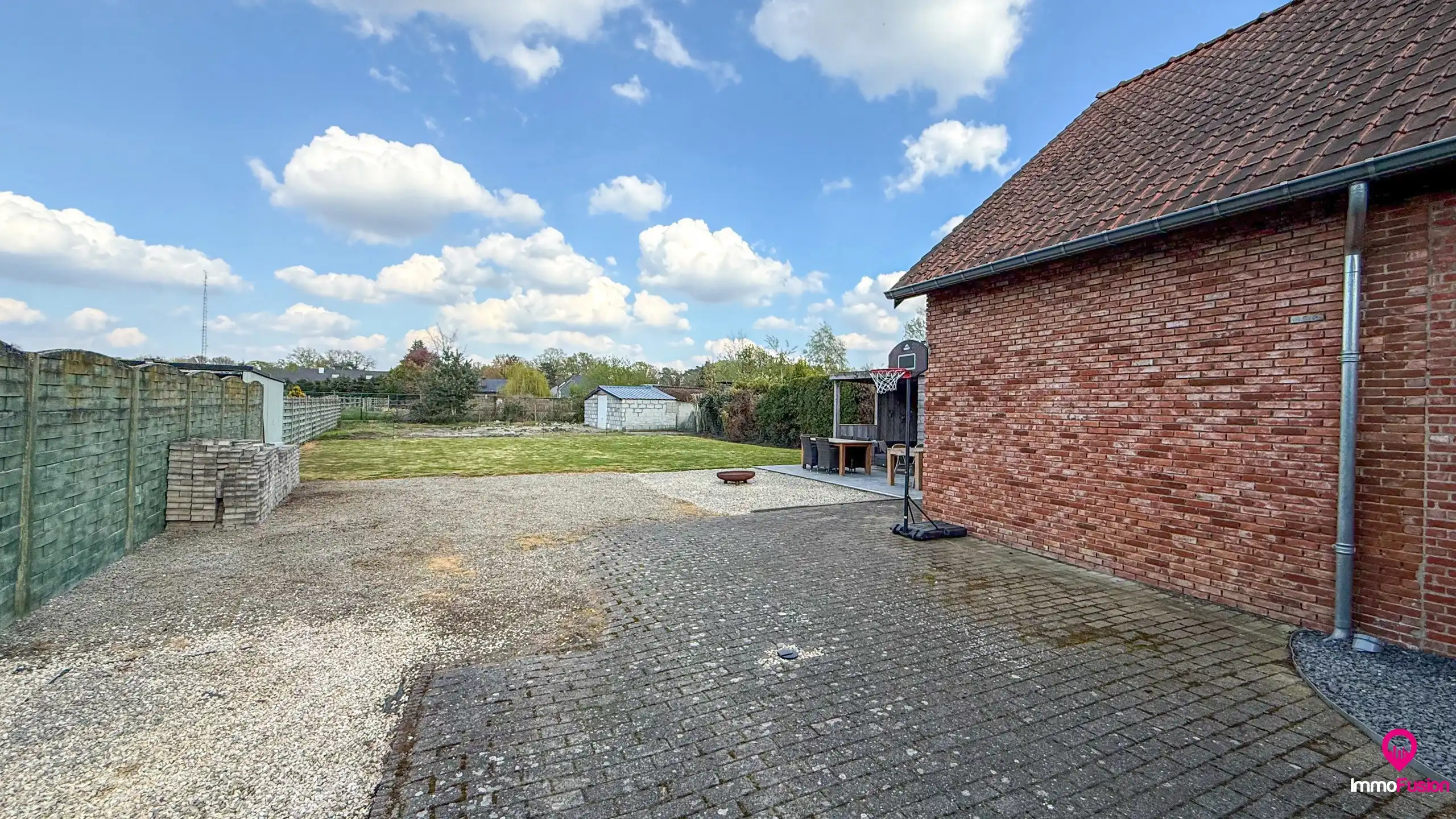 Charmante woning met 5 slaapkamers op een ruim perceel foto 50