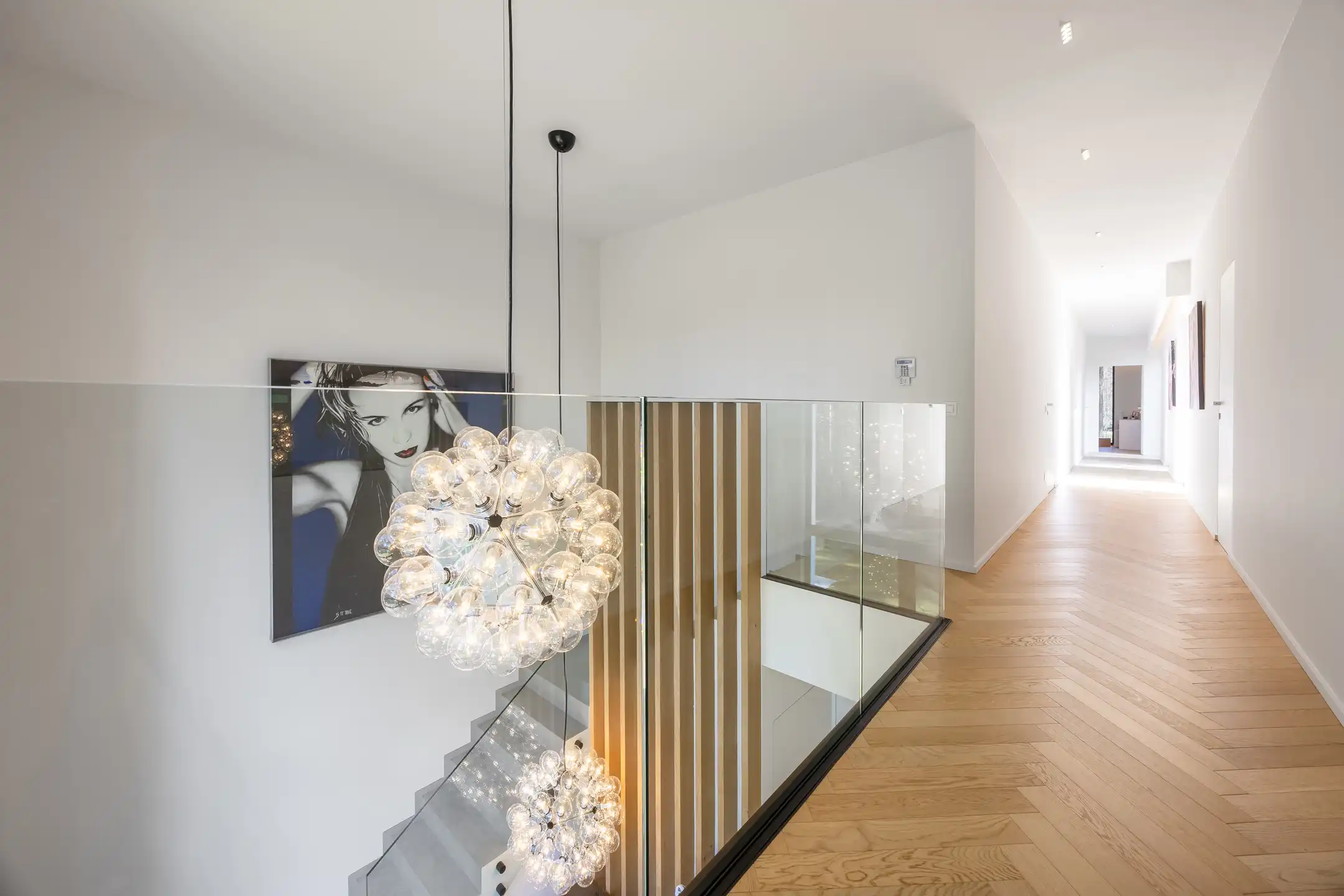 Exclusieve moderne villa met panoramisch zicht op groen foto 19