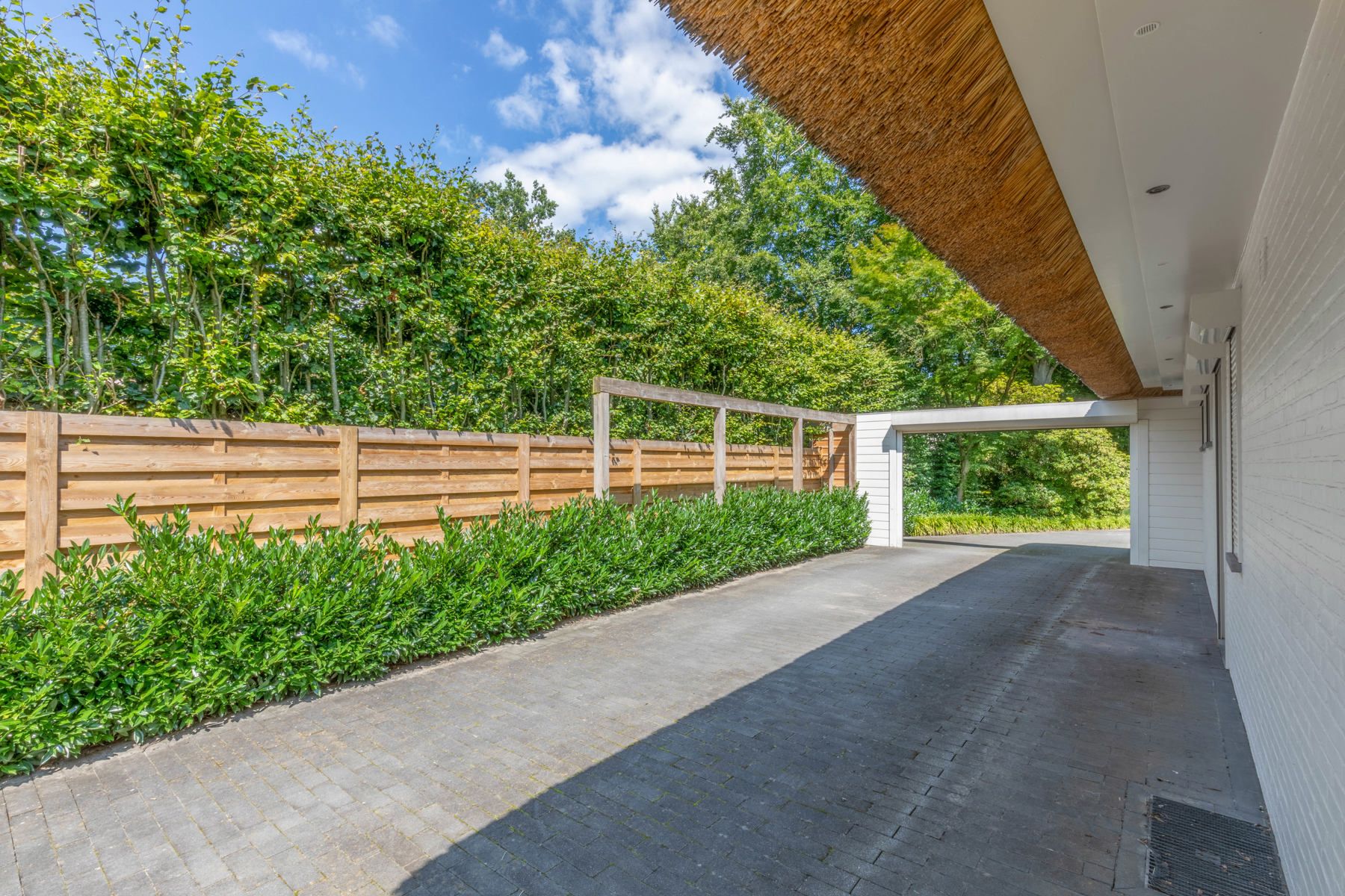 Verrassend ruime, stijlvolle en instapklare villa met prachtige ZW-tuin. foto 28
