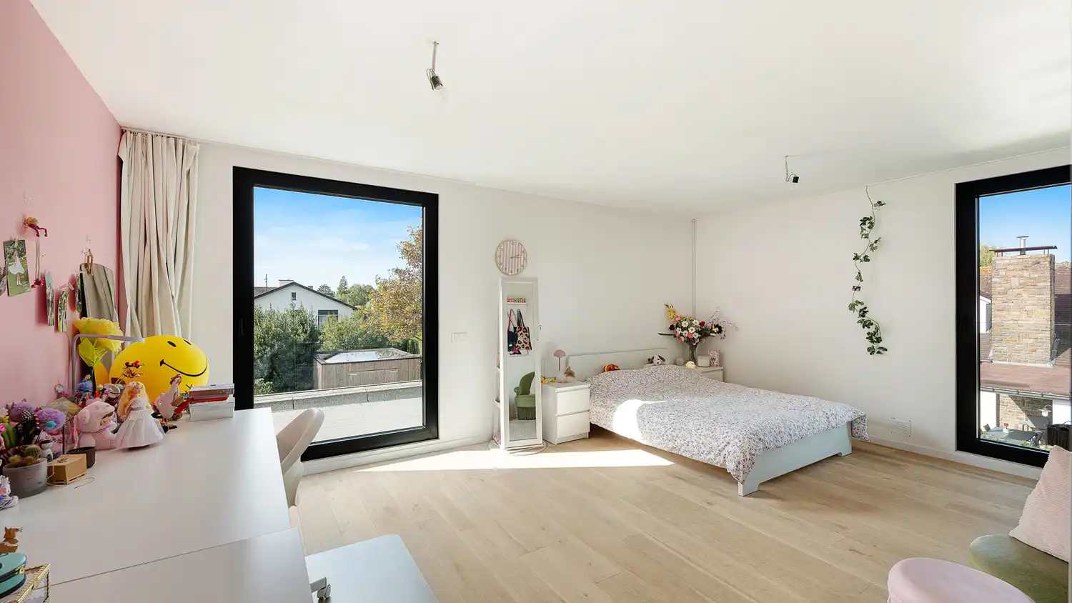 Grote moderne villa met zwembad op uitzonderlijk groot perceel. foto 15