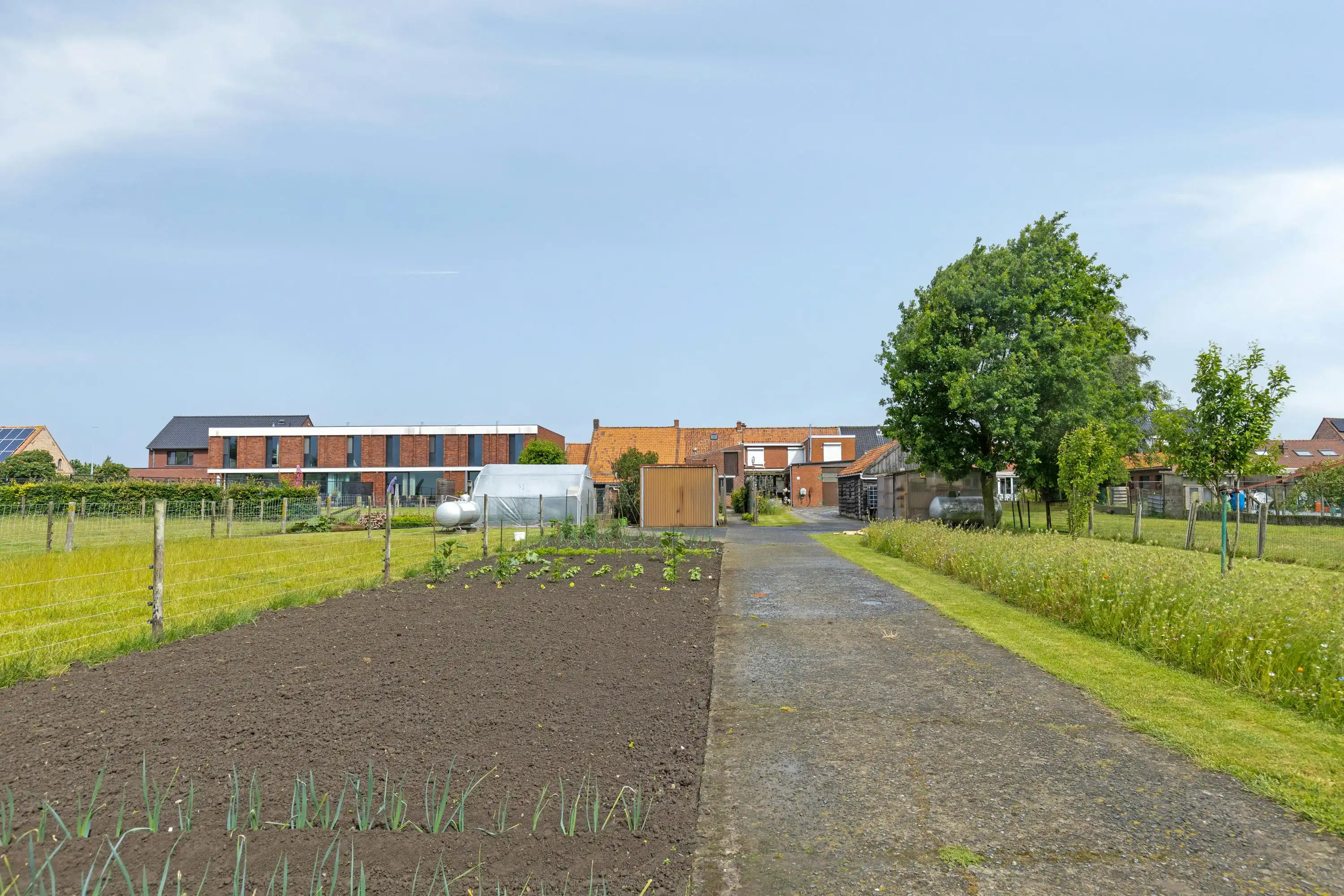 Huis te koop in Woesten met 3 kamers, garage en tuin foto 28