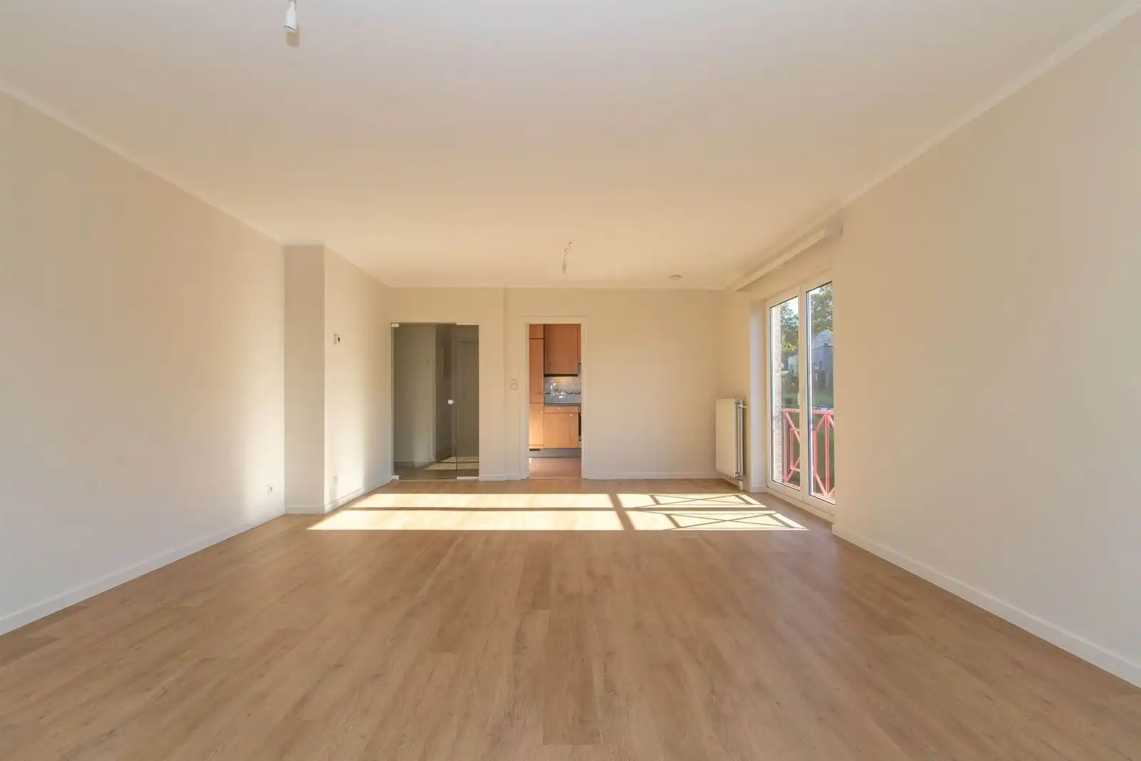 Twee slaapkamer appartement met garage foto 11