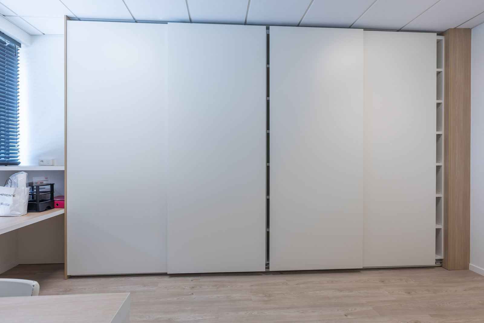 Grote eigendom met winkel, 2 appartement én prachtige loods foto 17