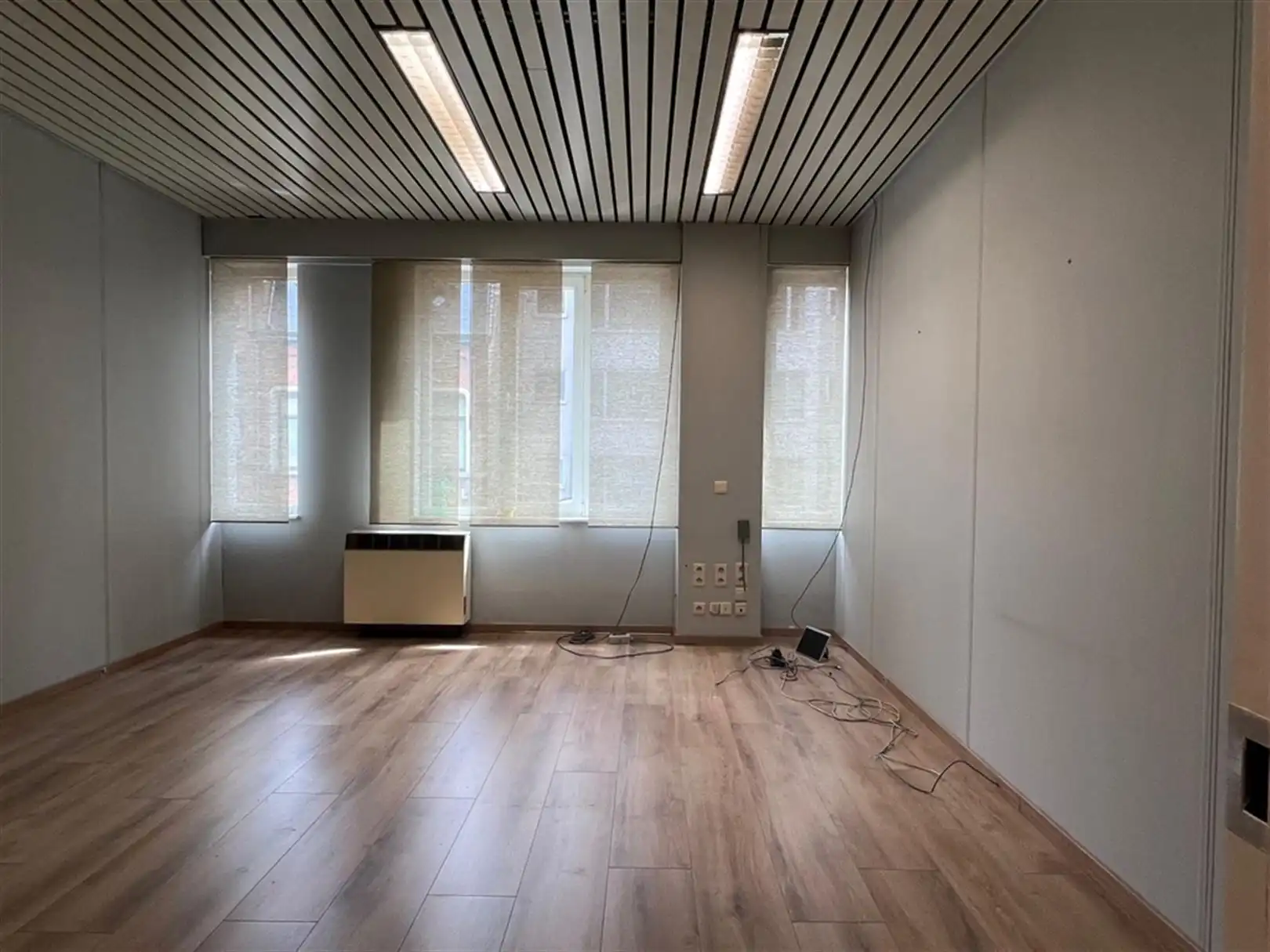 Kantoorgebouw gelegen aan de E19, A12 en E17 foto 7