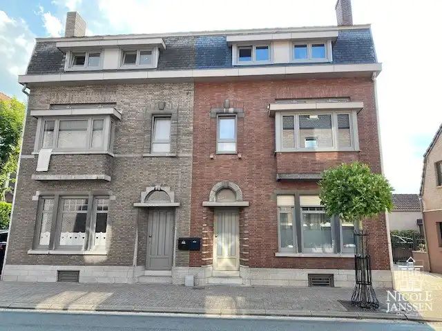 Ruime stadswoning foto {{pictureIndex}}