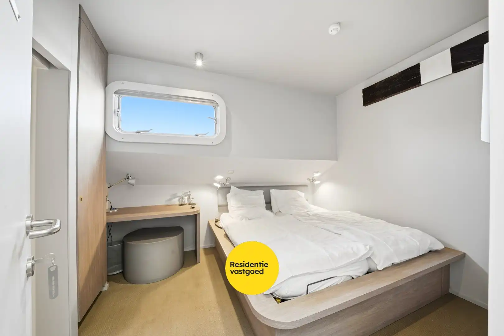 Unieke woonboot met B&B en vergunde ligplaats in Plassendale foto 28