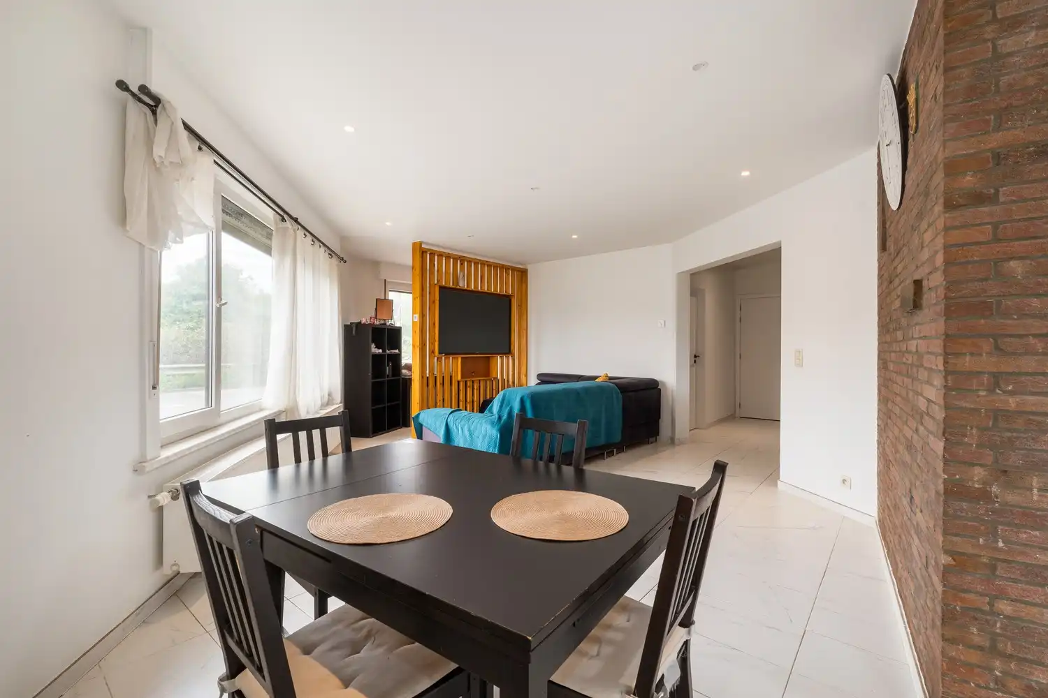 Gerenoveerd gelijkvloersappartement met 2 slaapkamers & garage foto 5