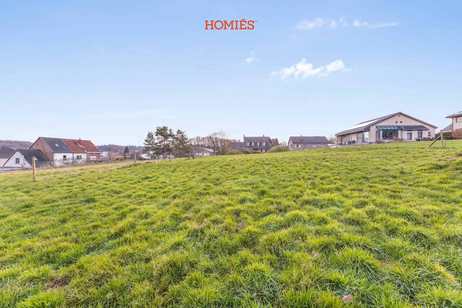 Ruime bouwgrond in groene omgeving foto 12