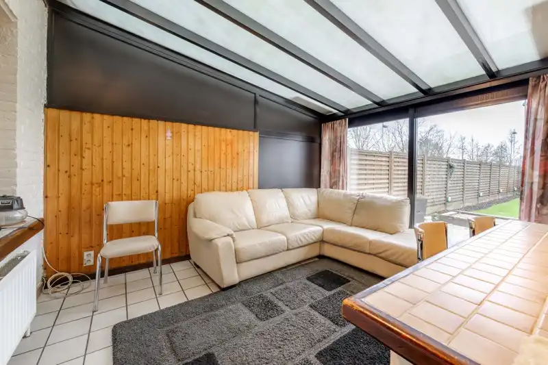 Te renoveren, rustige gelegen halfopen woning met 3 slaapkamers, garage en tuin te koop in Sint-Baafs-Vijve! foto 12