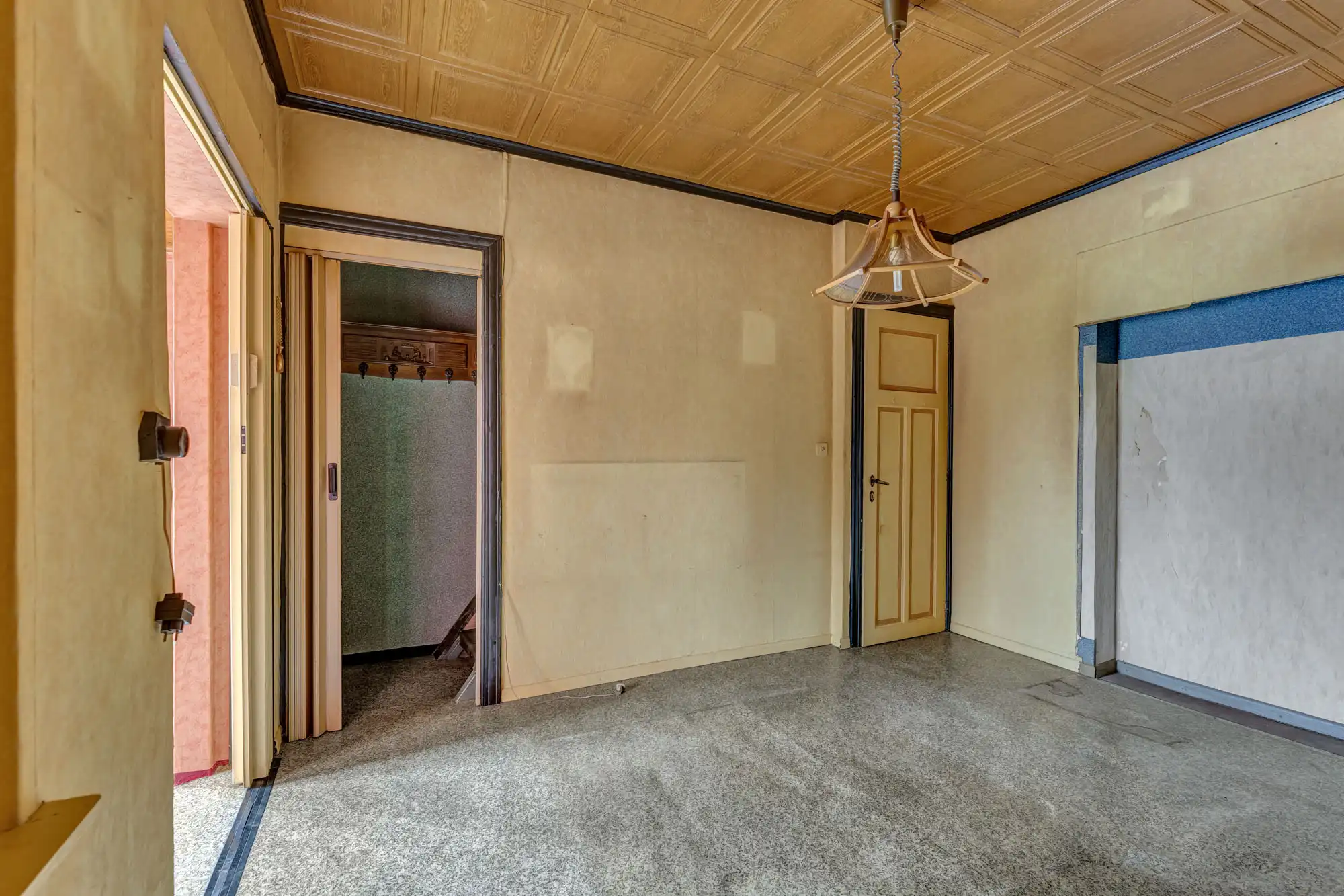 Ruime woning met veel potentieel en grote garage (80m²) foto 18