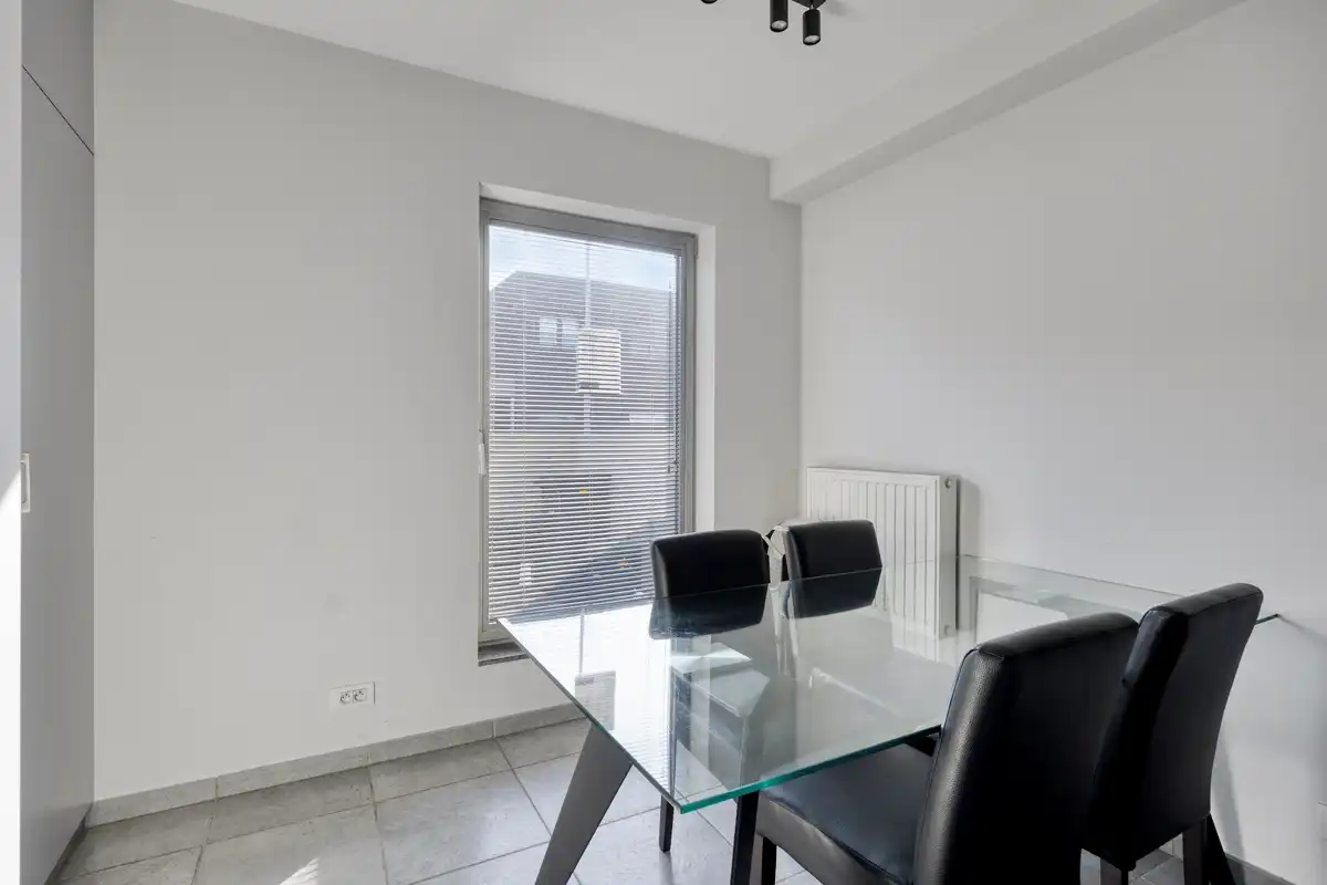 Trendy woning met dubbele garage foto 7