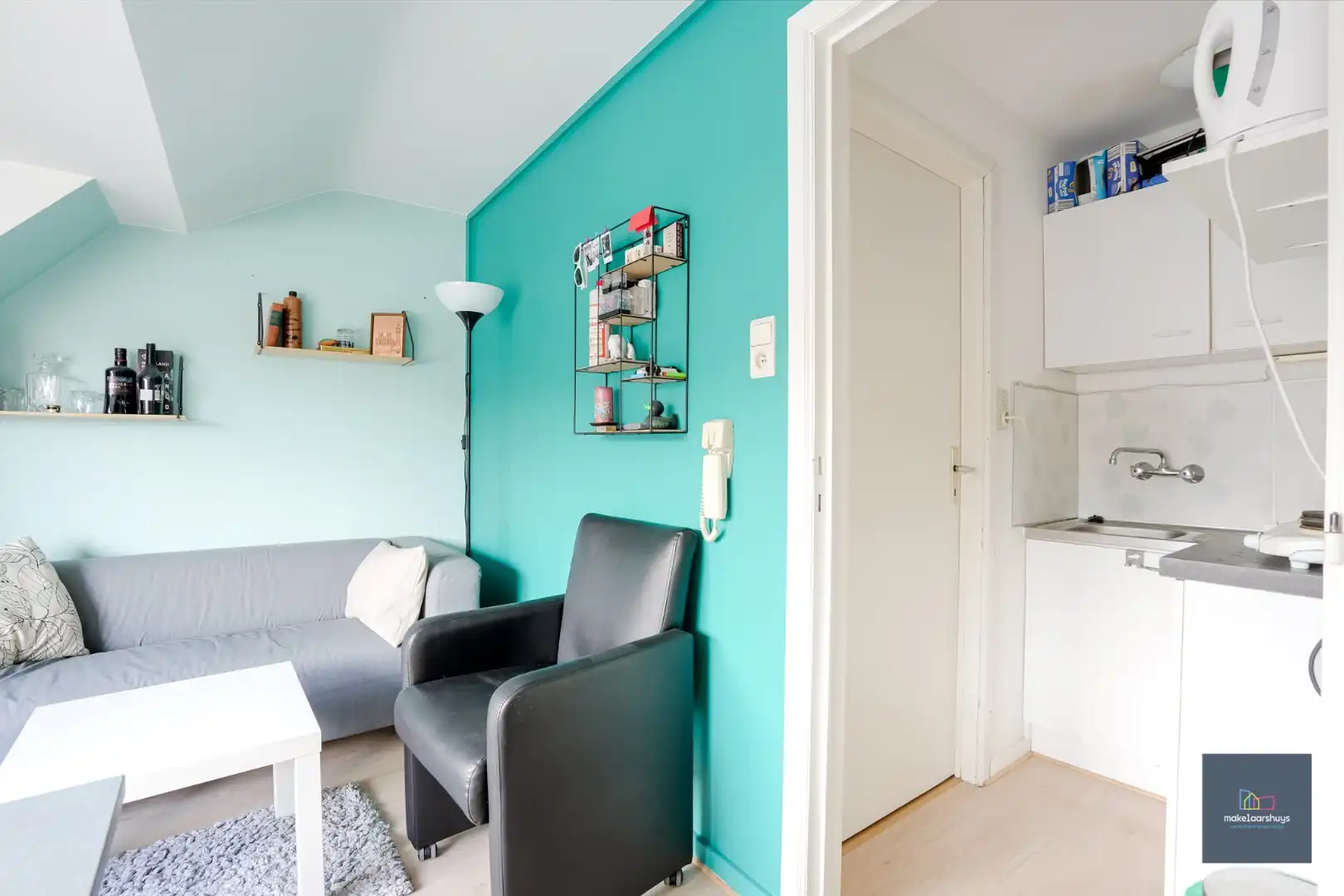 Ruime studio met afzonderlijke slaapplaats.  foto 4
