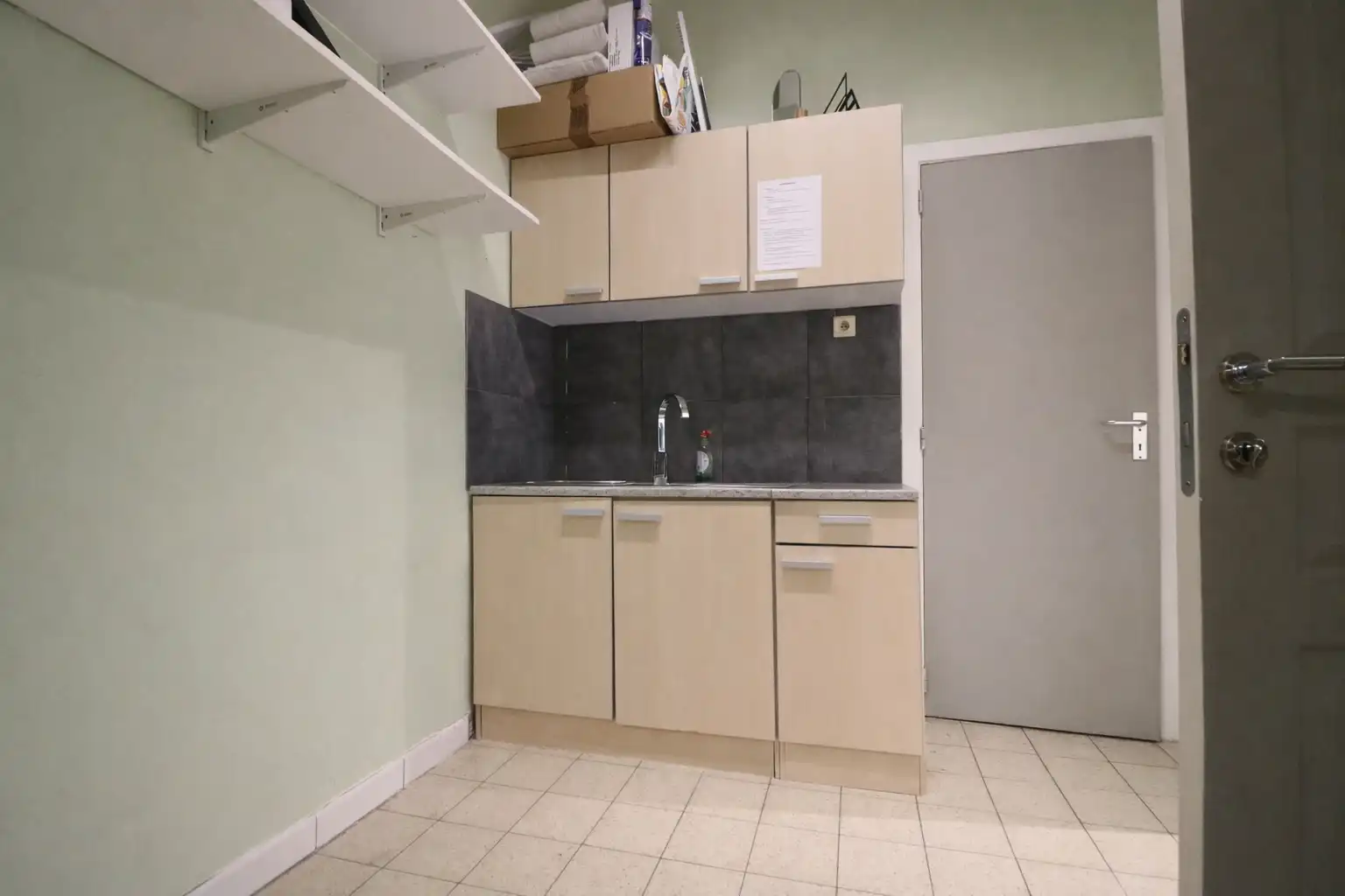 Ruim handelspand in de Molenstraat, pal in het centrum van Blankenberge.   foto 4