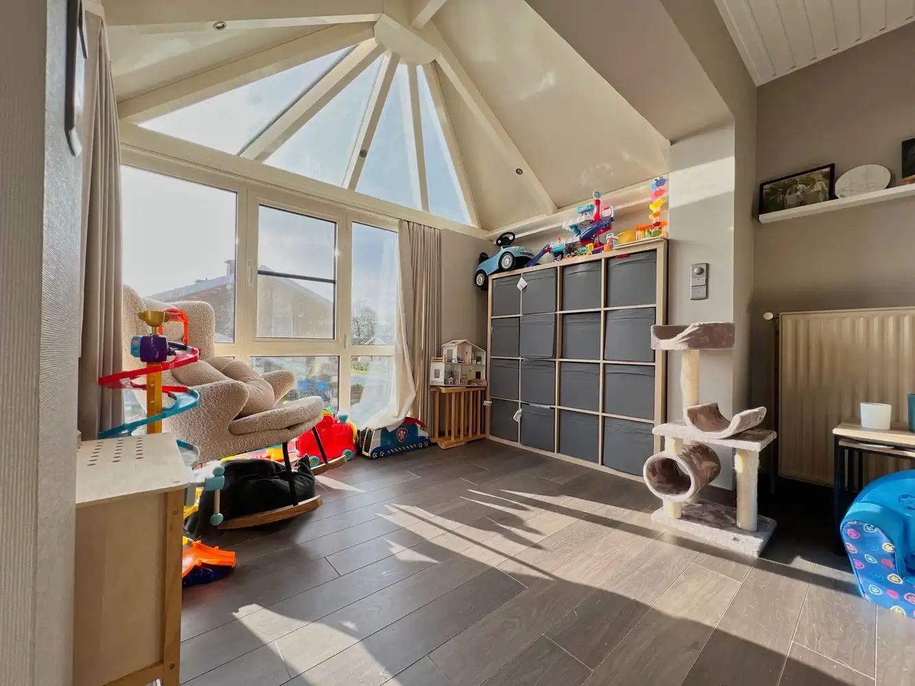 Instapklare gezinswoning met 4 slpks + zonnige tuin! foto 4