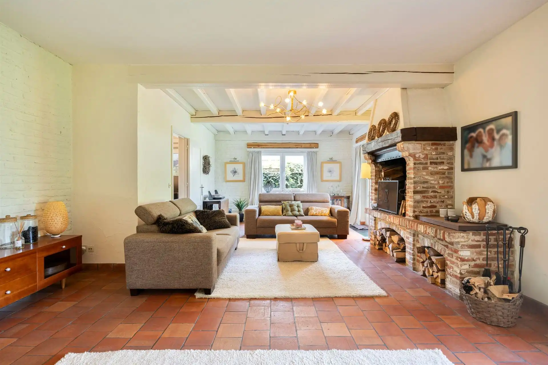 Instapklare woning met 3slpk's en bew. opp. van 220 m²! foto 2