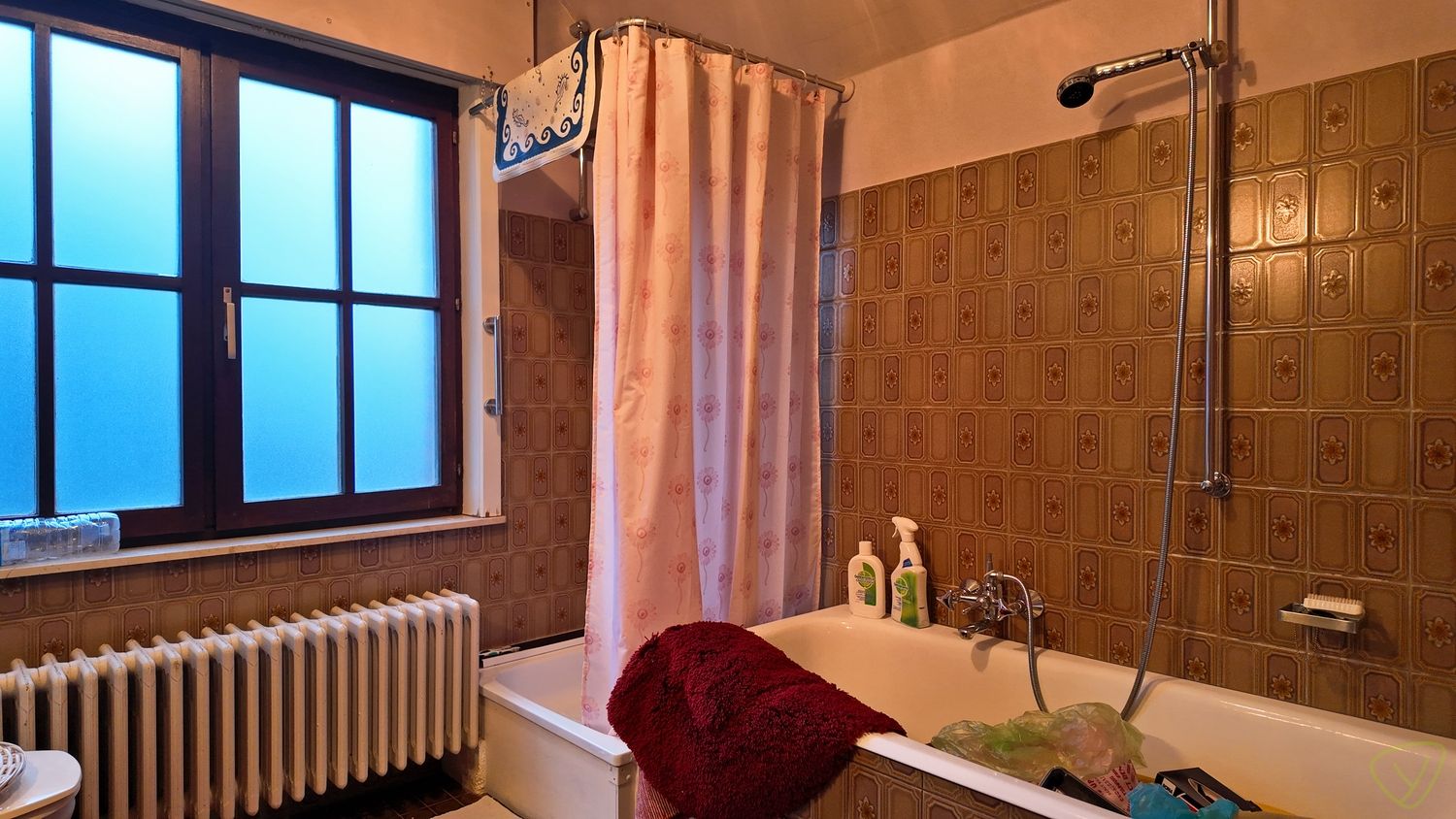 Ruime gezinswoning met grote tuin te huur in Zomergem! foto 13