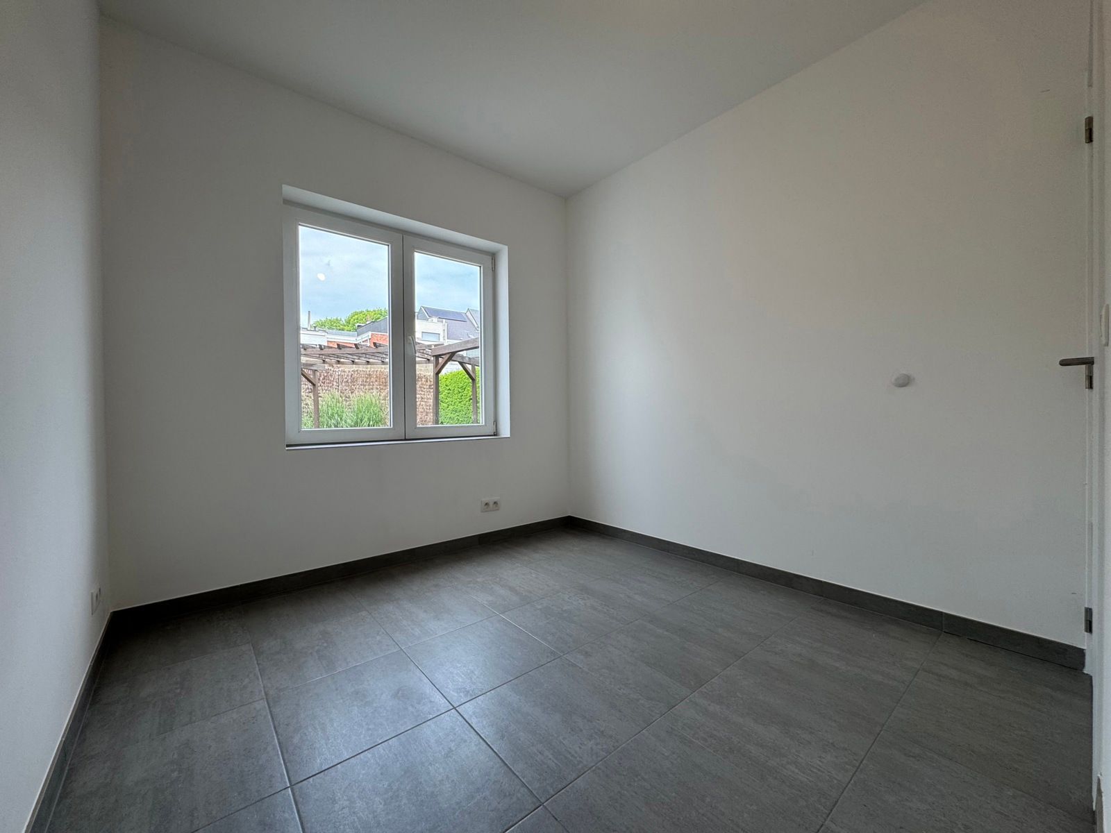 Te huur: gerenoveerd gelijkvloers appartement met tuintje foto 10