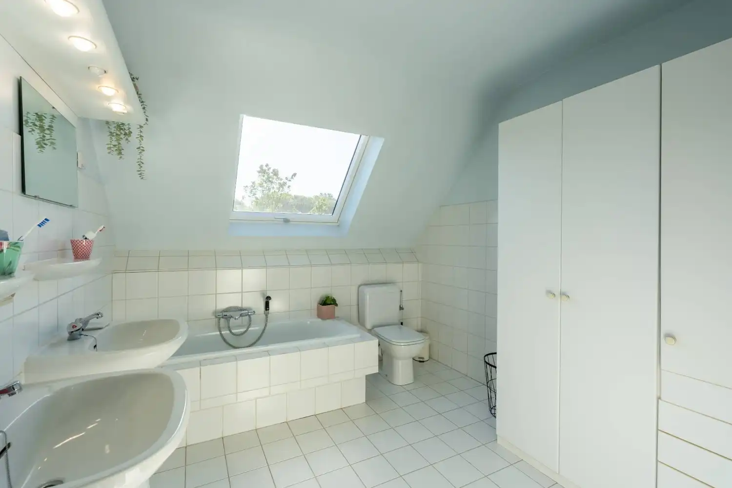 Rustig gelegen en vrijstaande woning met 3 ruime slaapkamers, een oprit met een garage en een mooie tuin in het groene Oud-Heverlee! foto 23