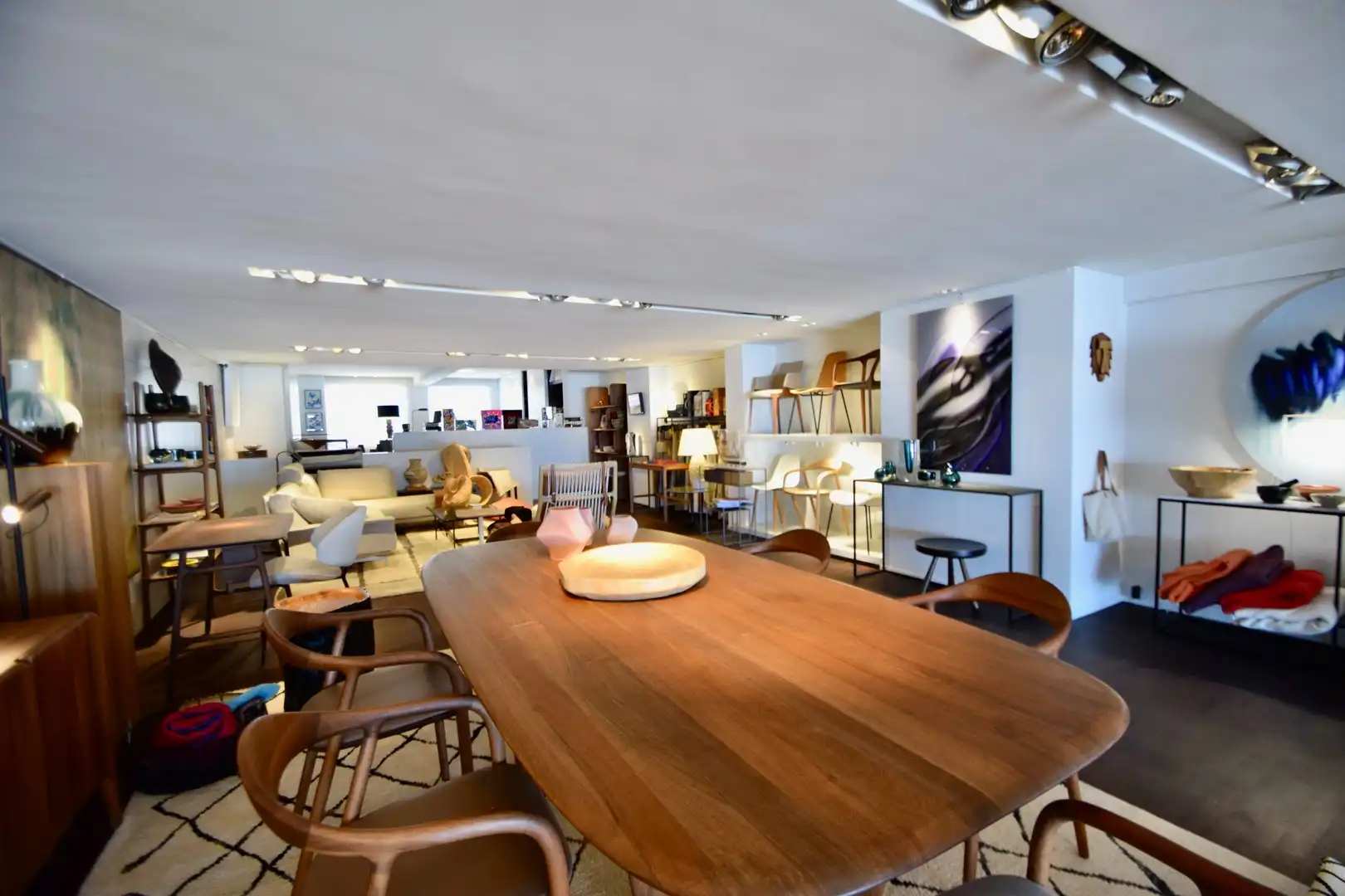 Te huur: commercieel handelspand op de zeedijk in hartje Zoute. foto 7