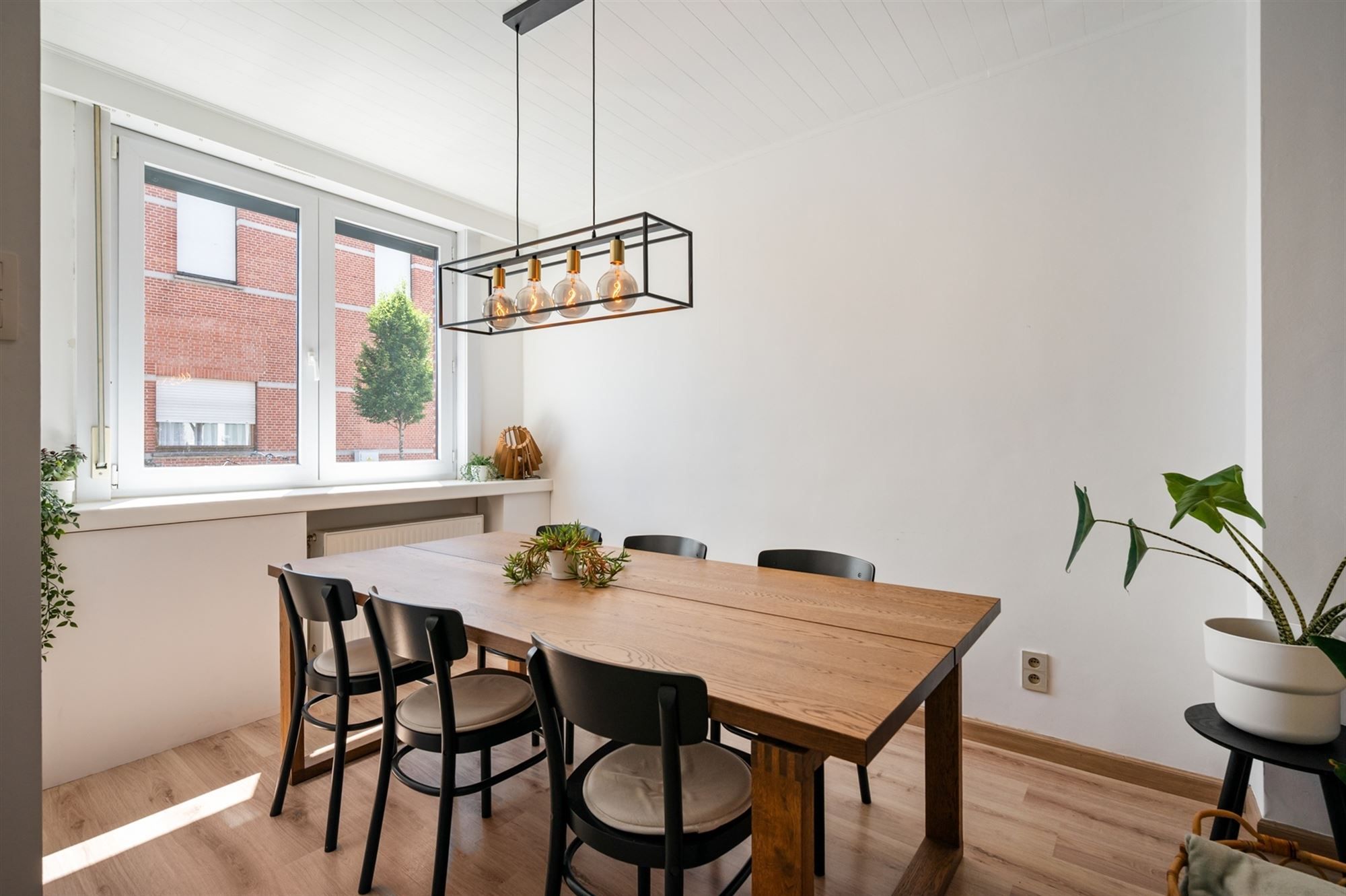 Instapklare woning met 3 SLPK aan de vaart te Mechelen. foto 4