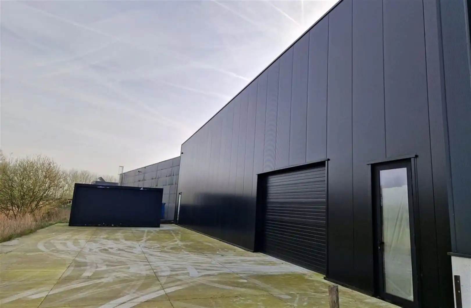 Nieuwbouw bedrijfspand met magazijnen en kantoren/showroom foto 5