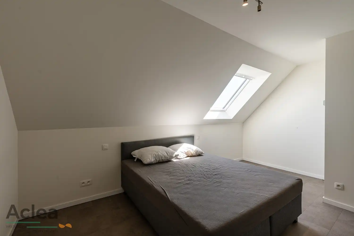 Modern appartement met ruim terras én garage in Sint-Jan-in-Eremo foto 15