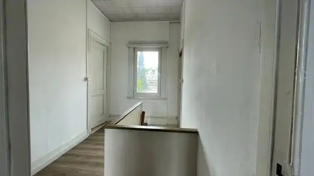Te renoveren woning met magazijn en inrijpoort foto 19