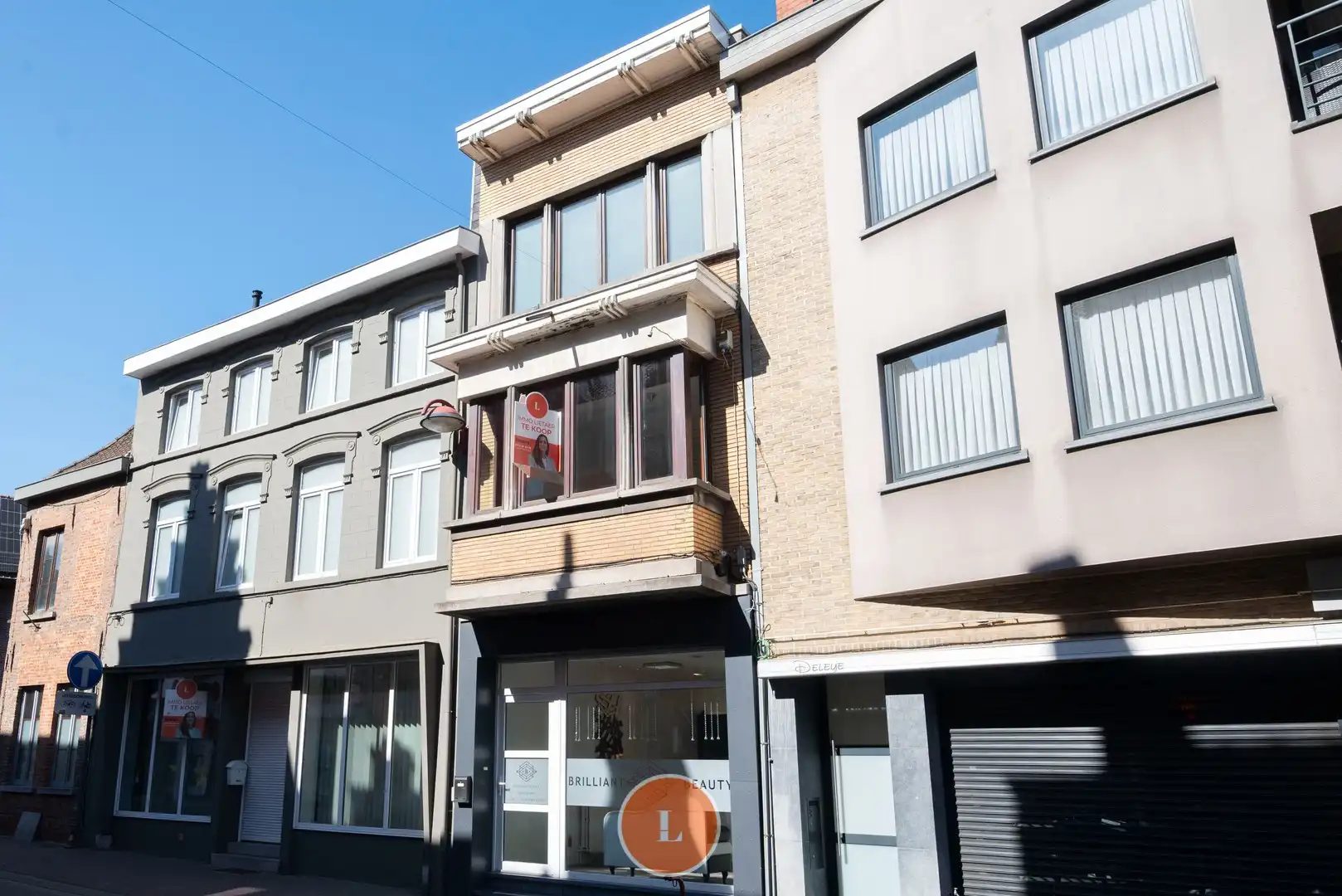 Te koop handelspand met woonst centrum Menen foto {{pictureIndex}}