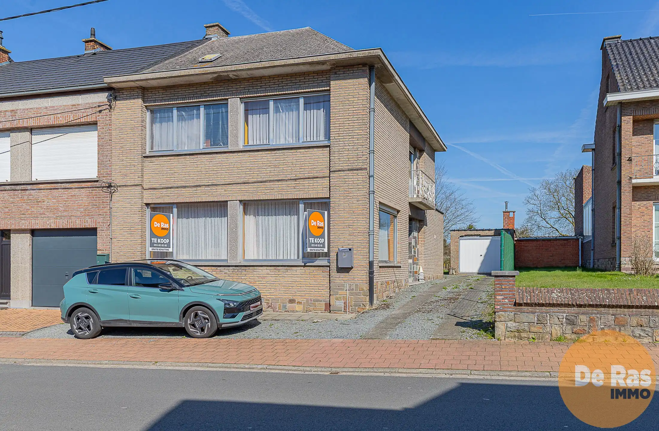 Hoofdfoto van de publicatie: LIEDEKERKE - Ruime renovatiewoning met garage op toplocatie 