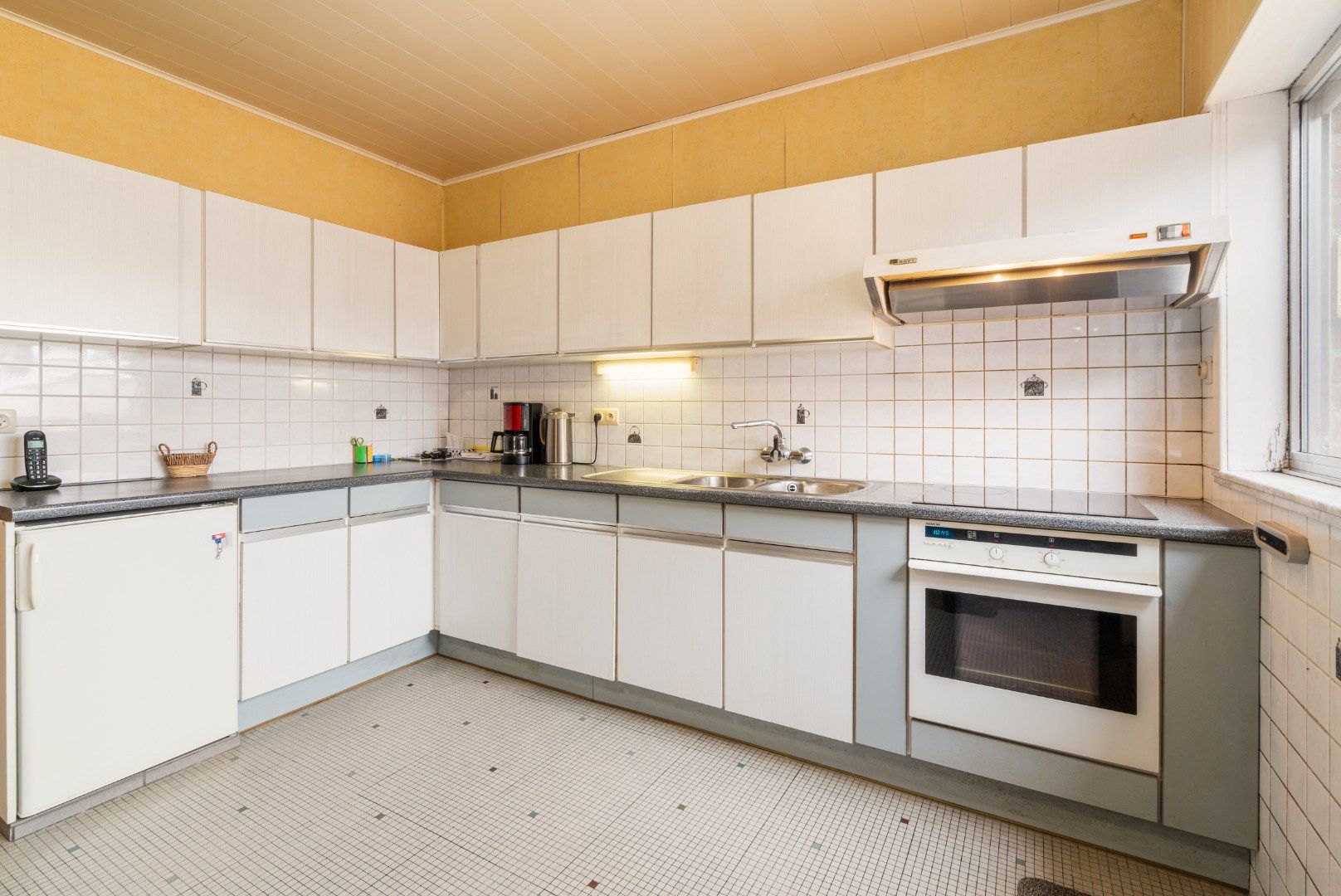 Te renoveren gelijkvloerse villa op een royaal perceel van 745 m² in de Warandestraat 65 – solide basis met groeipotentieel foto 11