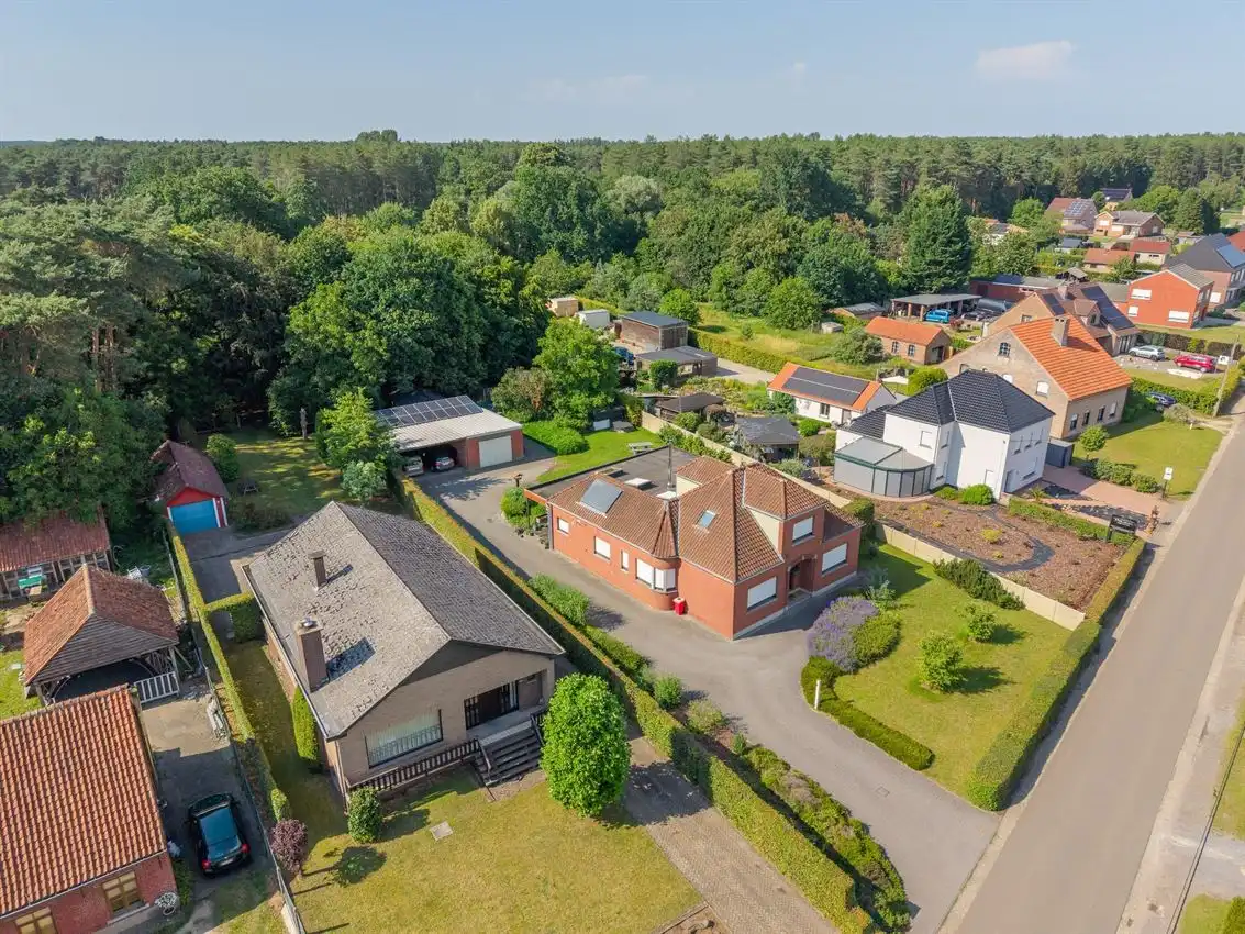 Retrokarakter, diepe tuin en bosgevoel achteraan foto 40