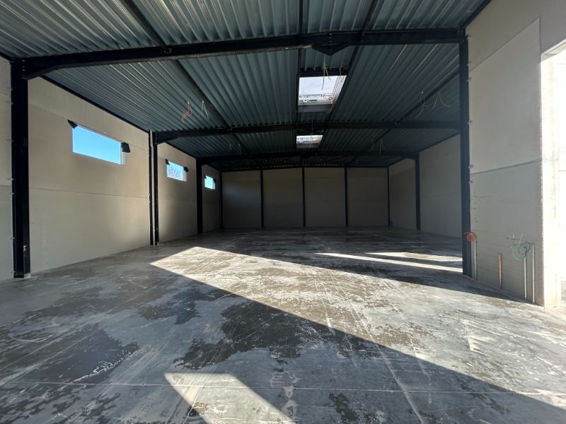 Nieuwbouw magazijn op uitstekende ligging - mogelijkheid tot kantoor foto 3