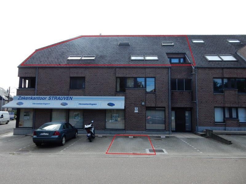 Zeer ruim en gerenoveerd appartement met 3 slpks en autostaanplaats foto 32