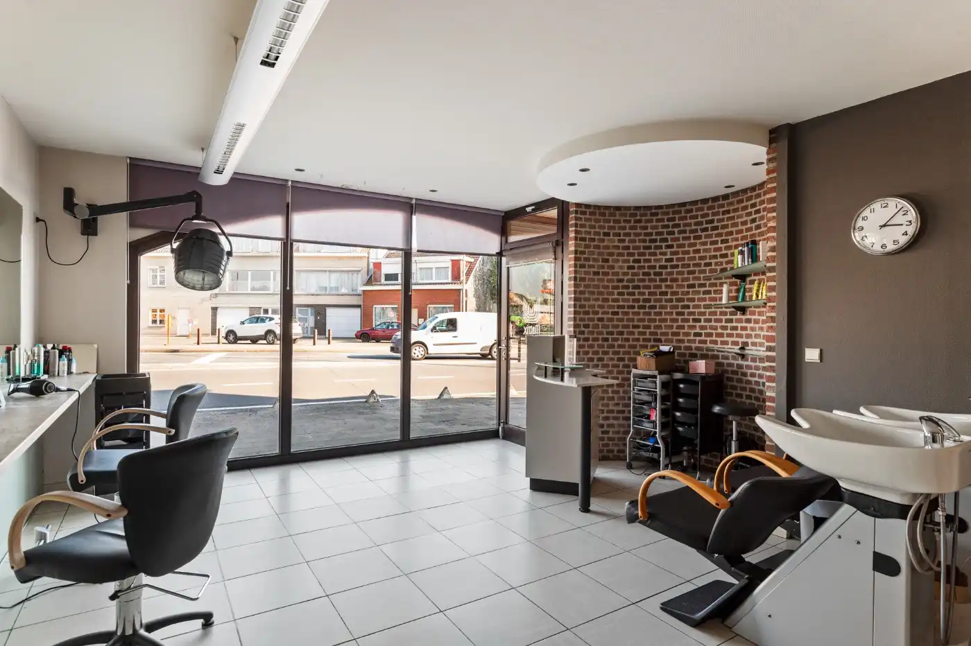 Ruime woning met commerciële ruimte, 2 slpk. en tuin foto 23