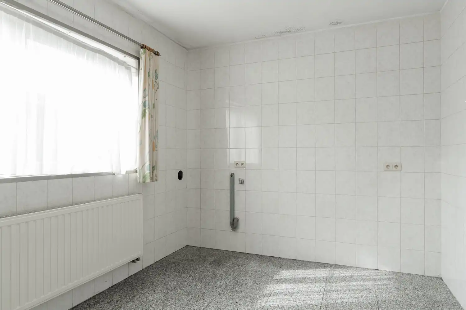 BEDRIJFSPAND MET CONCIERGEWONING foto 3