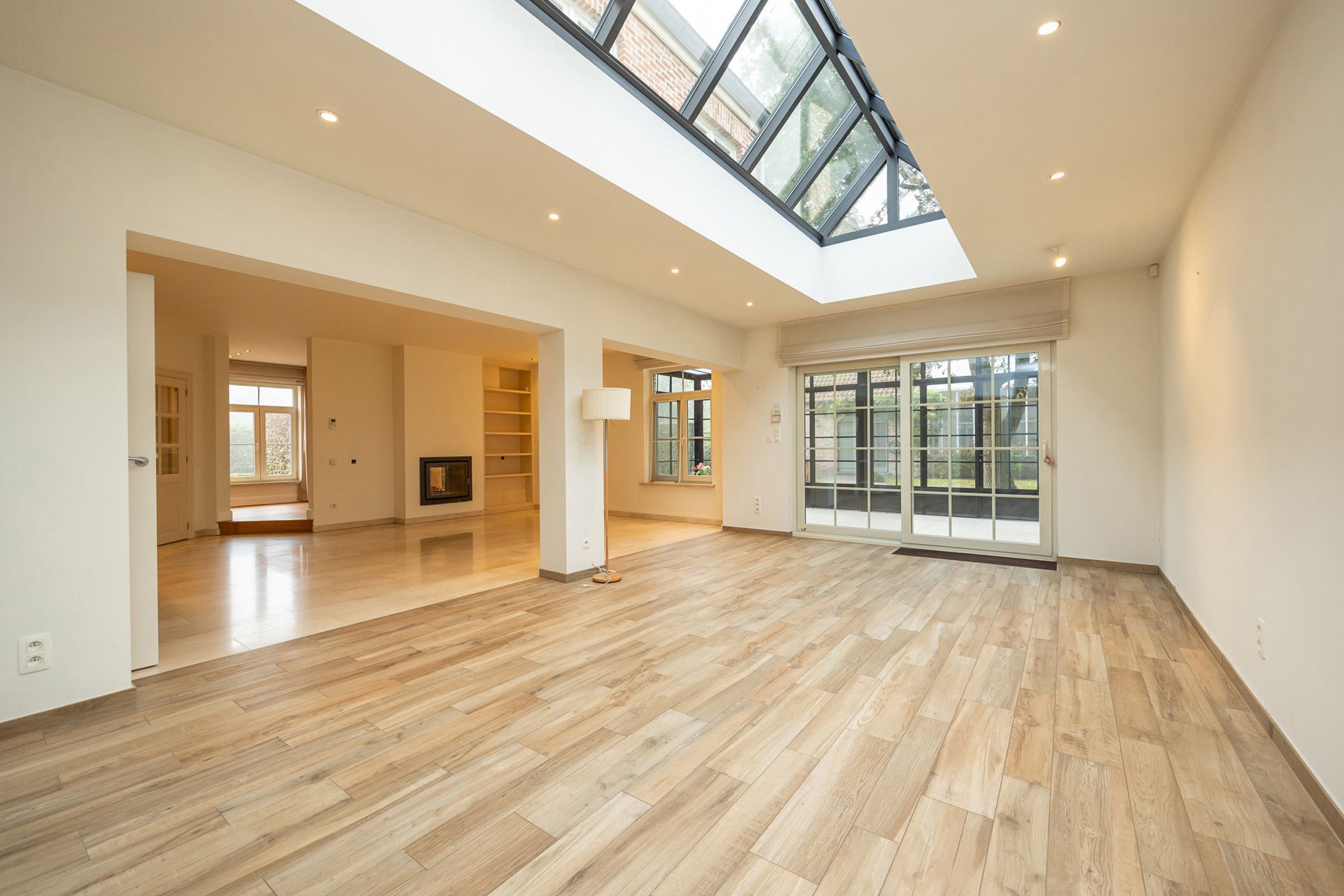 Ruime villa met tuin, bijgebouw en dubbele garage in Zoersel. foto 3