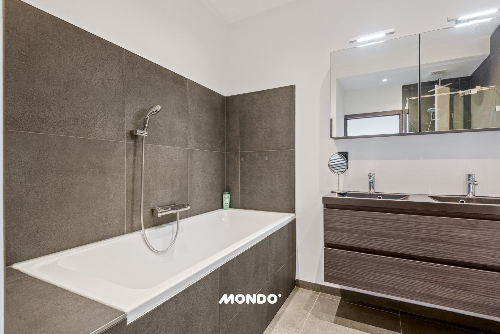 Gerenoveerde woning met 3 slaapkamers! foto 7