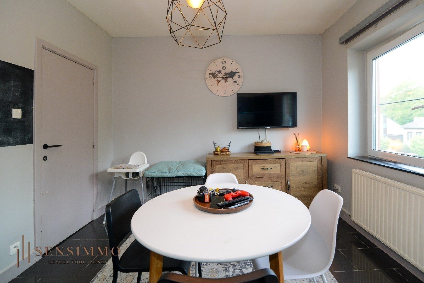 Instapklare duplex met 3 slpk + terras + parking in de levendige Vennestraat! foto 9