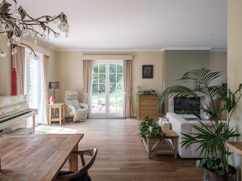 Charmante Franse villa met 3 slaapkamers op een zuidgericht perceel (1.160 m²) in een residentiële wijk te Mariakerke. foto 3
