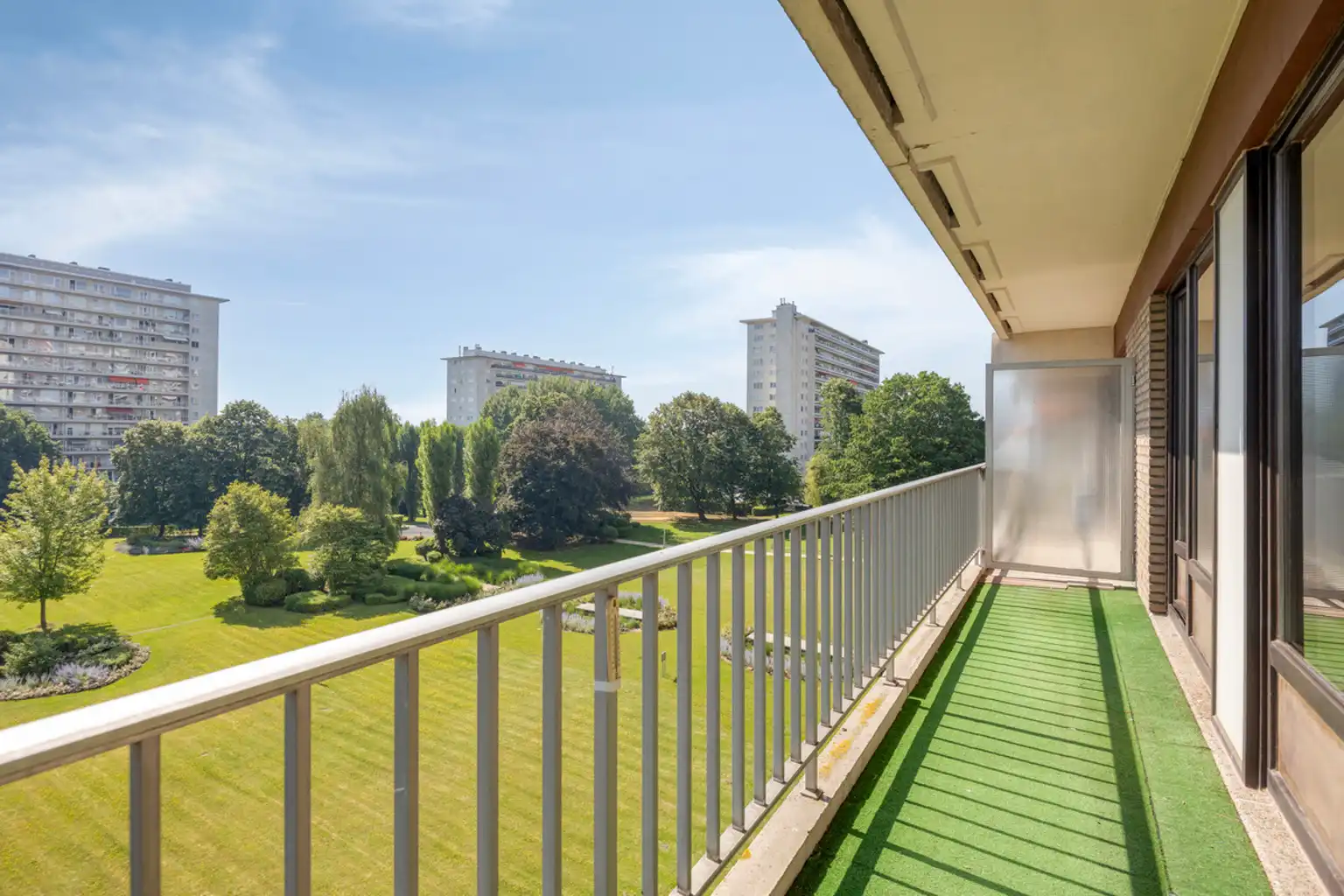 Ruim 3-slaapkamerappartement met garage op toplocatie foto 18