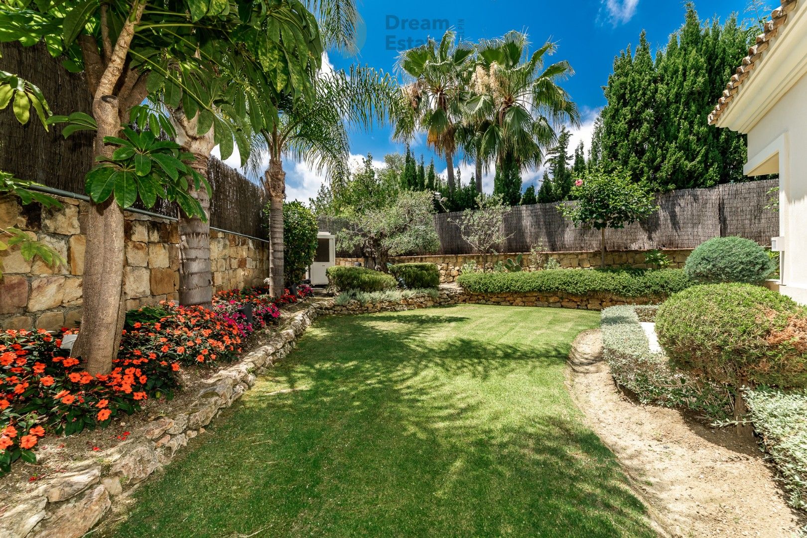 Villa met mooi uitzicht op de bergen en zee te Nueva Andalucia, Marbella foto 31