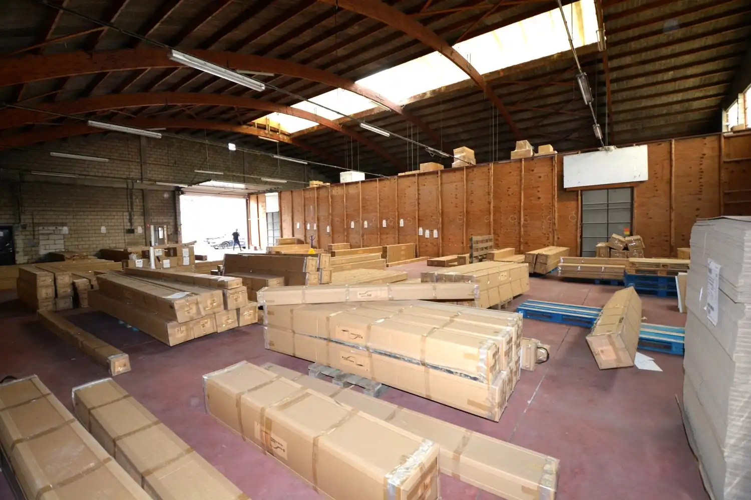 RUIM MAGAZIJN (405 m²) MET BUREEL (58 m²)! foto 6