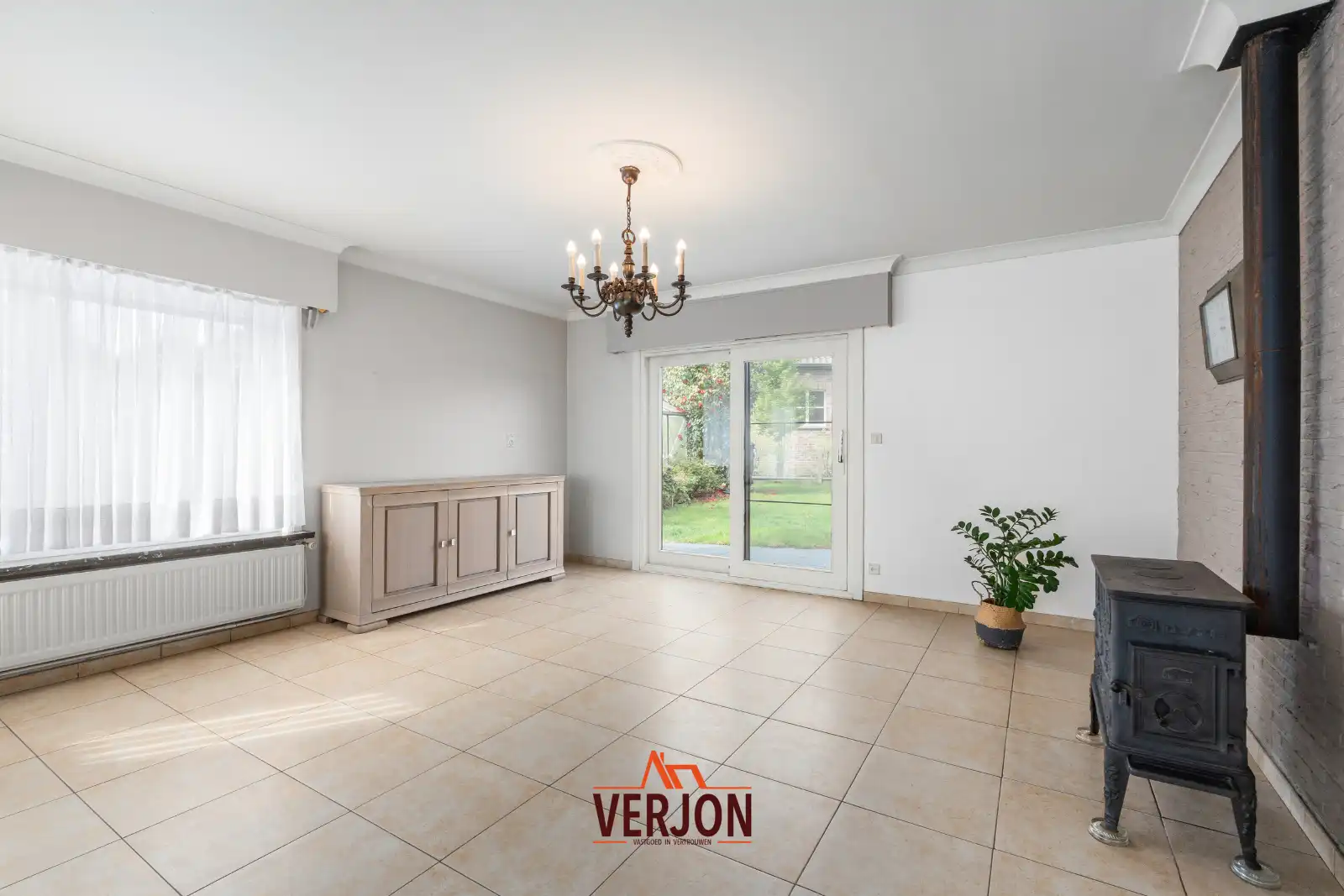 Ruime gezinswoning met 4 slaapkamers, grote garage en zonnige tuin foto 7