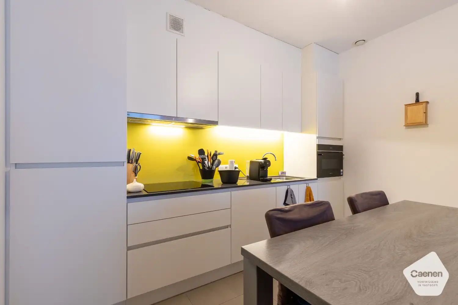 Top gelegen nieuwbouw appartement met 1 slaapkamer foto 2